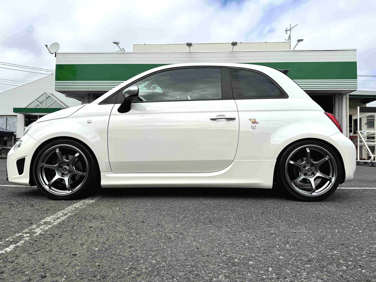 ADVAN RACING RG-4 RACING HYPER BLACK 17x7.5 +31 4-98 ABARTH 595 / 695