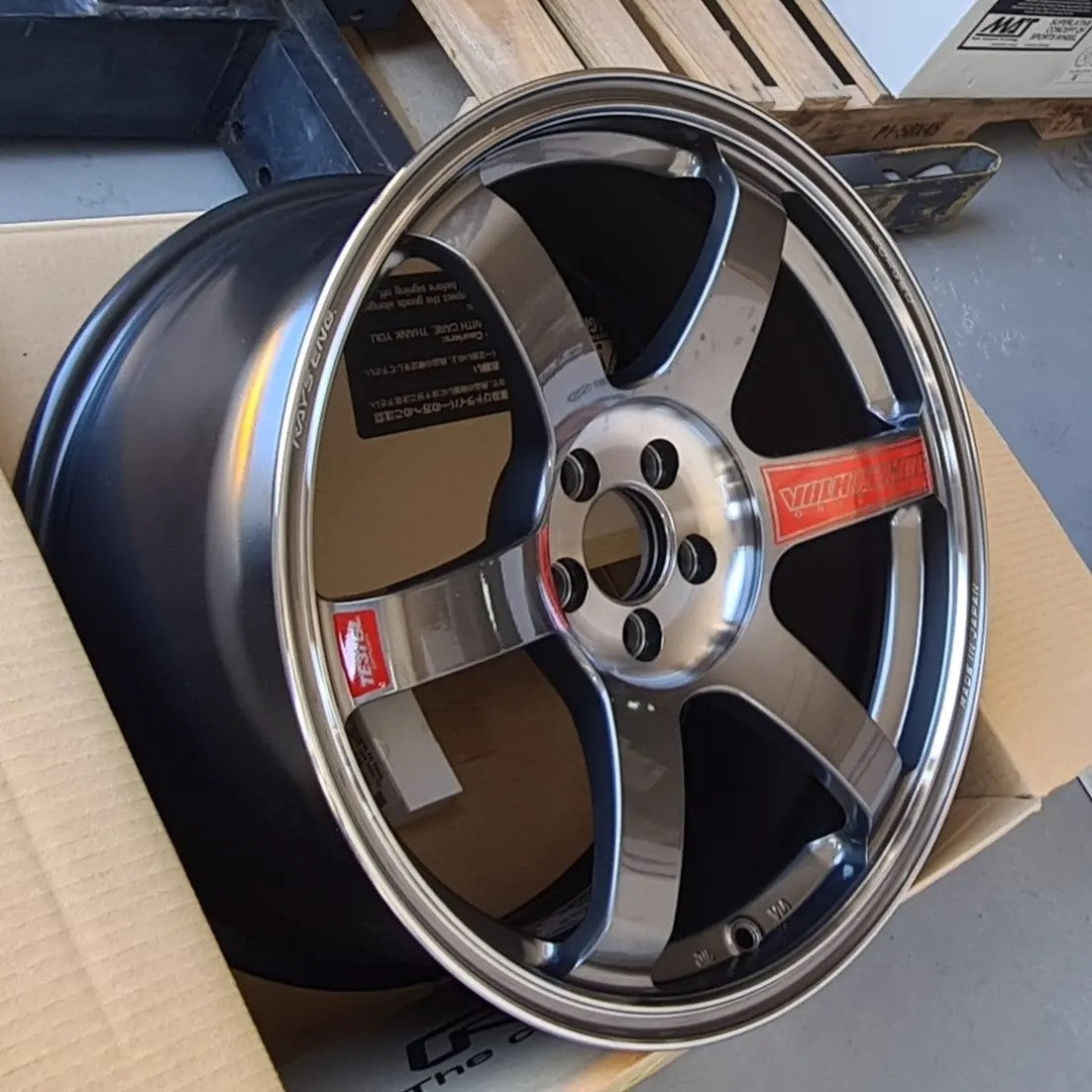 RAYS TE37 SAGA SL PRESSED GRAPHITE 18x9.5 +40 5-100
