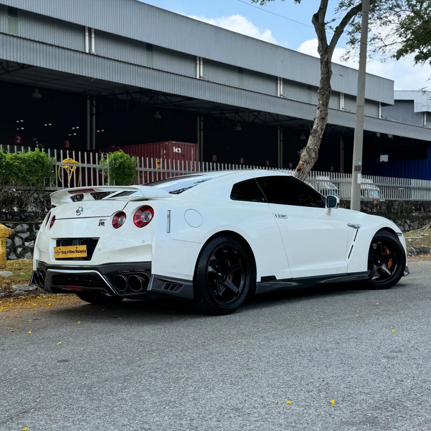 ADVAN RACING GT BEYOND 20x10 +30 | 20x12 +20 5-114.3 - RACING TITANIUM BLACK (R35 GTR)