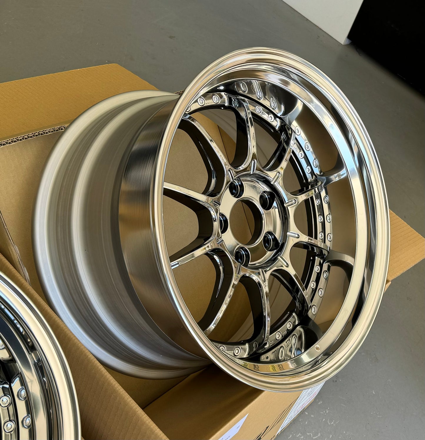 SSR SP5 SBC 18x9.5 +12 | 18x10.5 +18 5-114.3