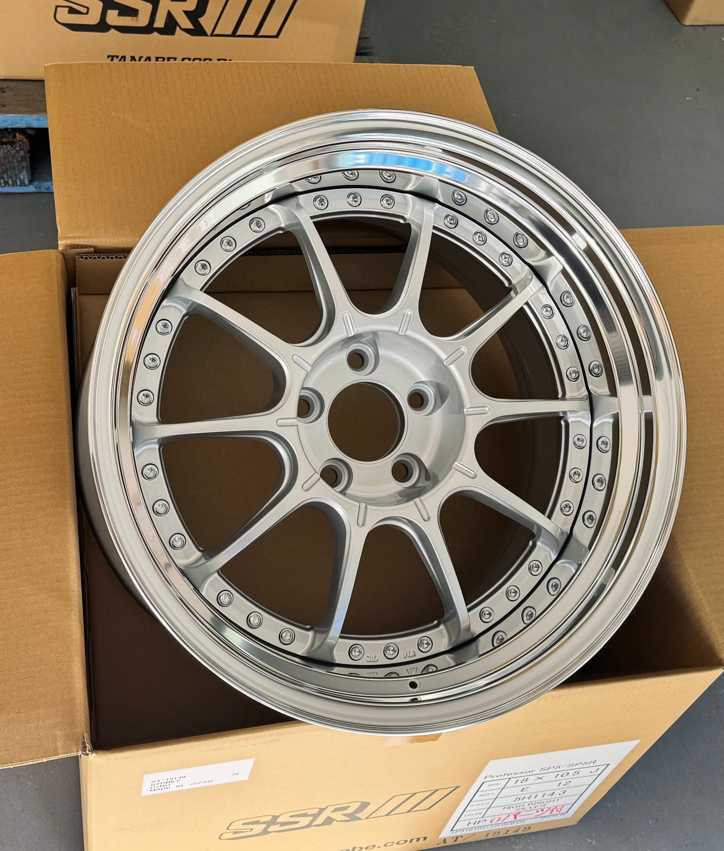 SSR SP5 HI BRIGHT SILVER 18x10.5 +12 HP 5-114.3