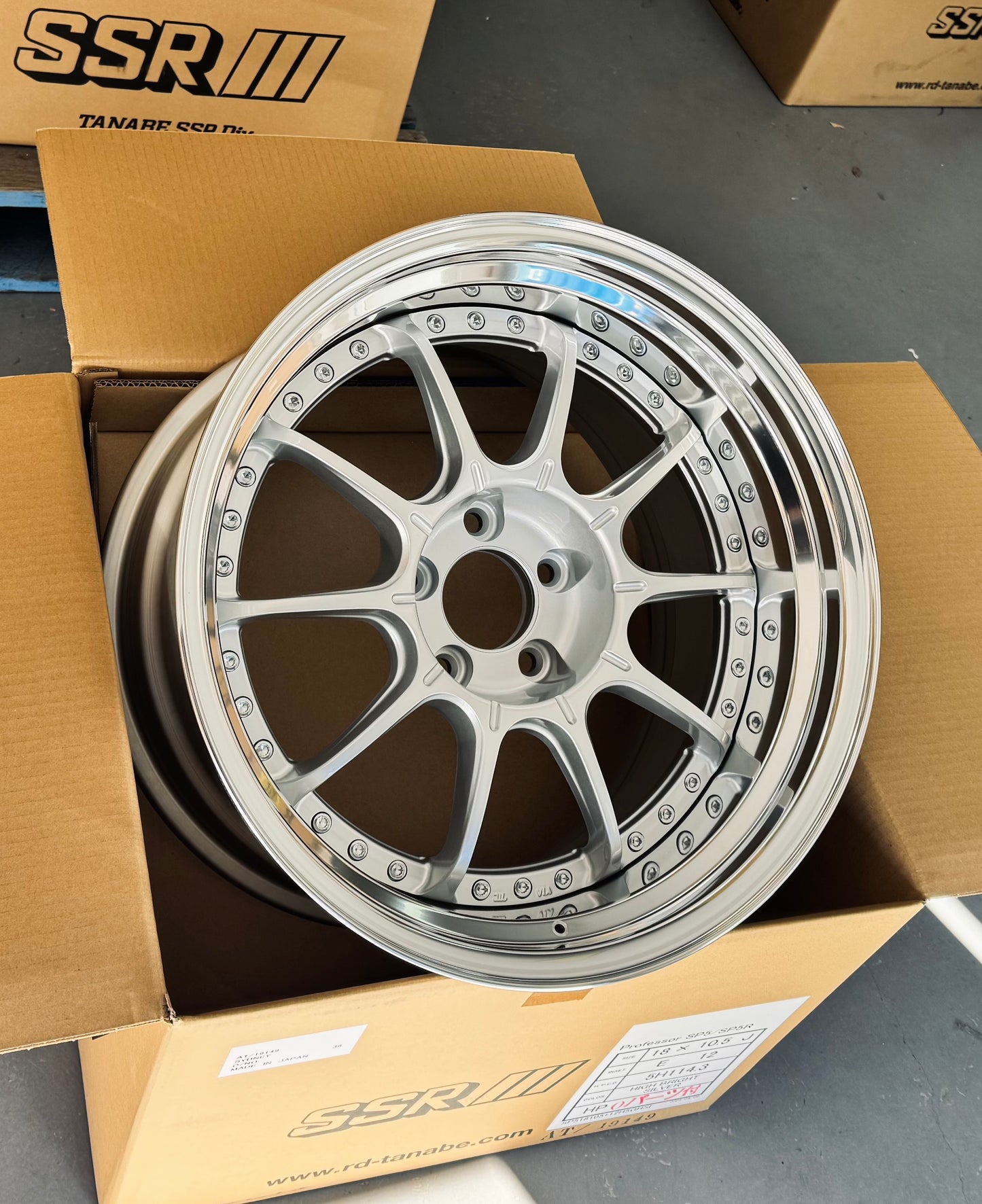 SSR SP5 HI BRIGHT SILVER 18x10.5 +12 HP 5-114.3