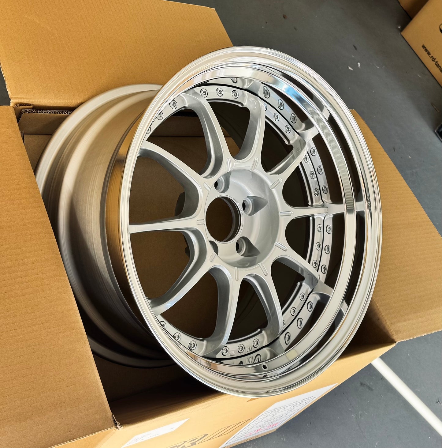 SSR SP5 HI BRIGHT SILVER 18x10.5 +12 HP 5-114.3