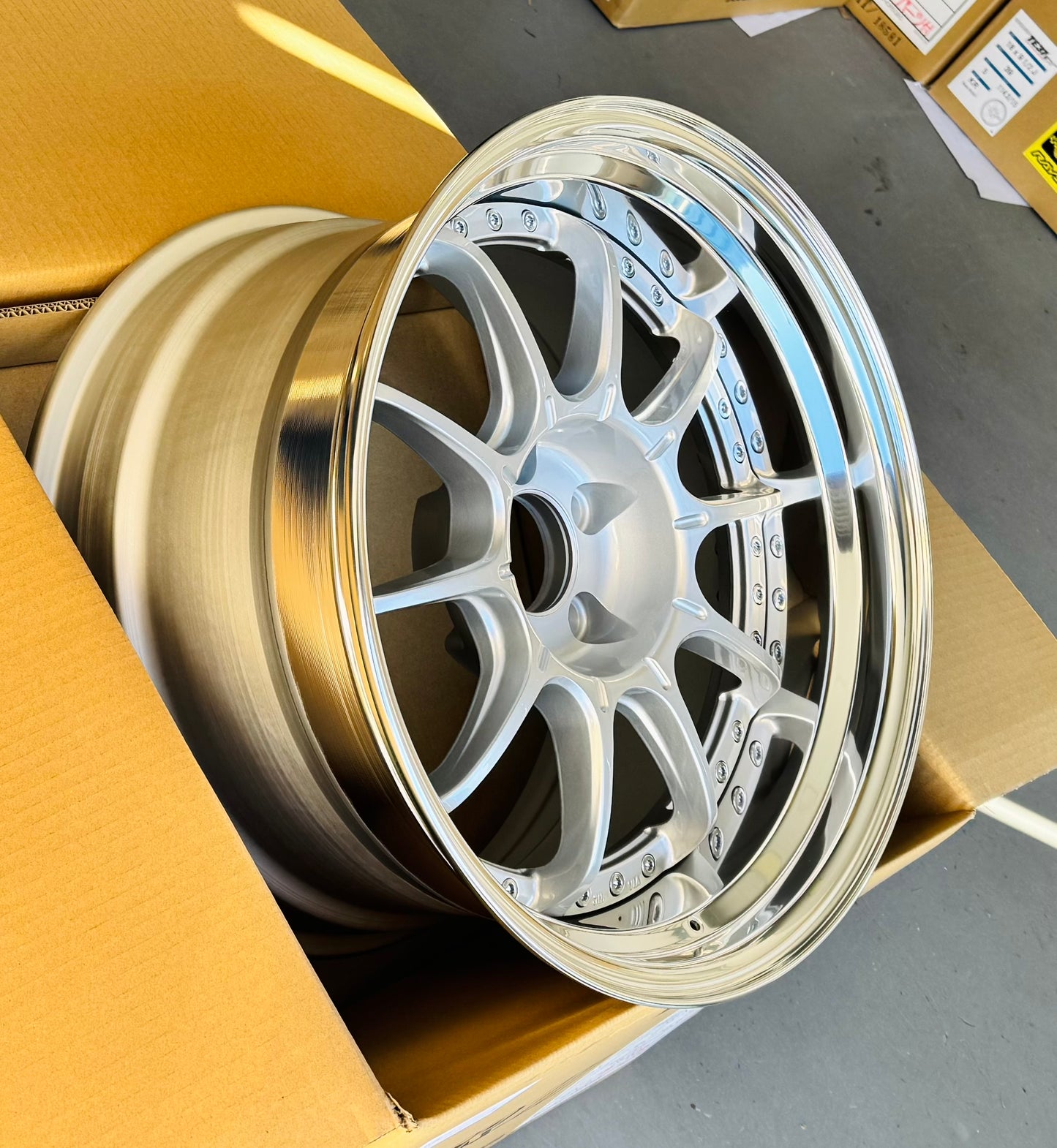 SSR SP5 HI BRIGHT SILVER 18x10.5 +12 HP 5-114.3