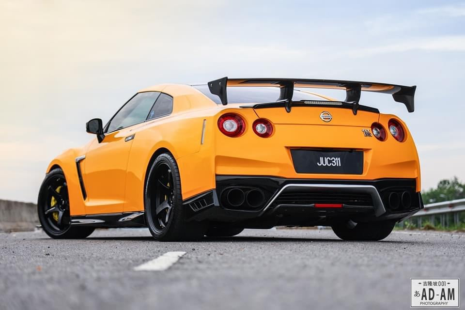 ADVAN RACING GT PREMIUM 20x10 +35 | 20x12 +20 5-114.3 - RACING GLOSS BLACK (R35 GTR)