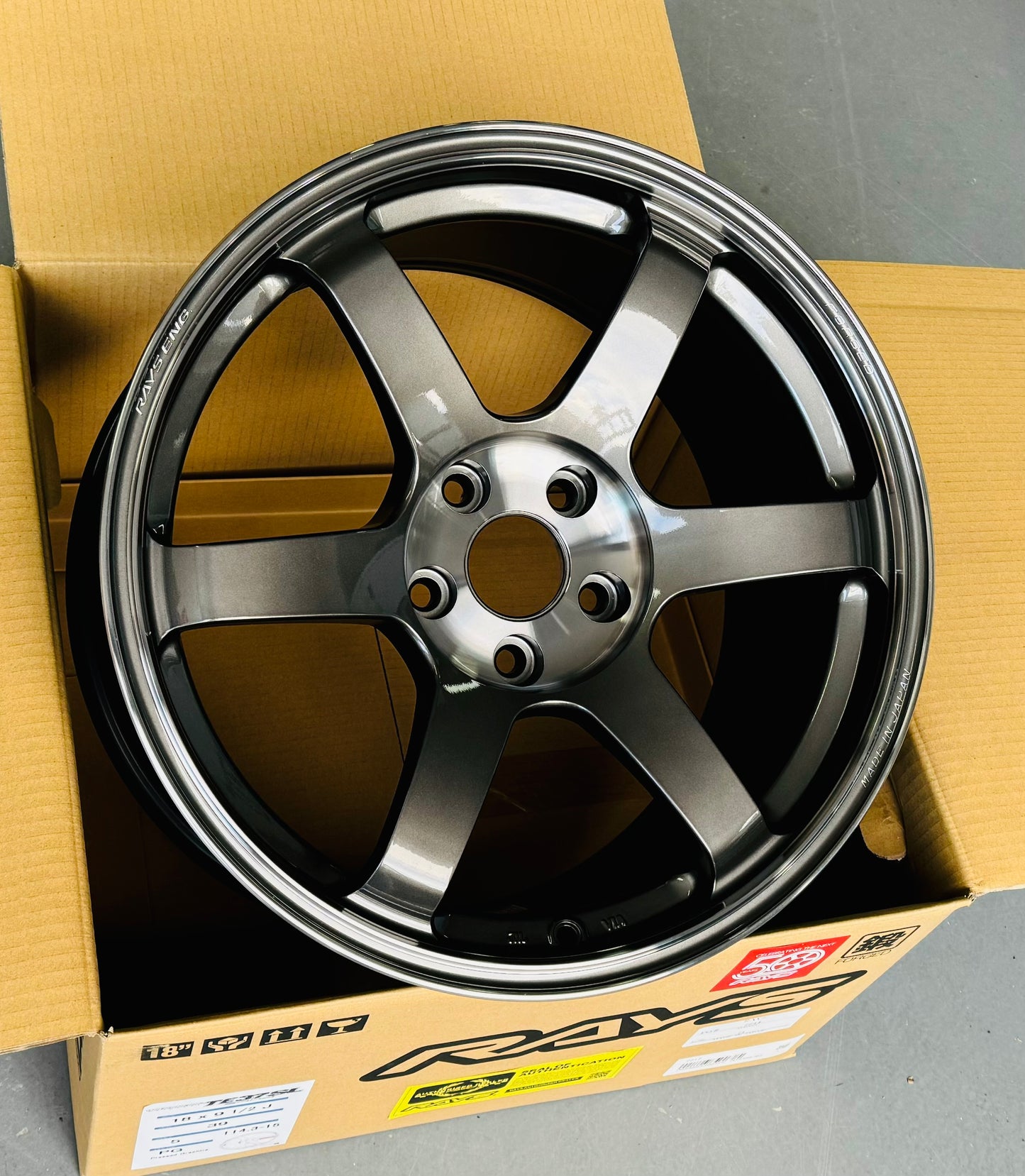 RAYS TE37 SAGA SL PRESSED GRAPHITE 18x9.5 +40 5-100