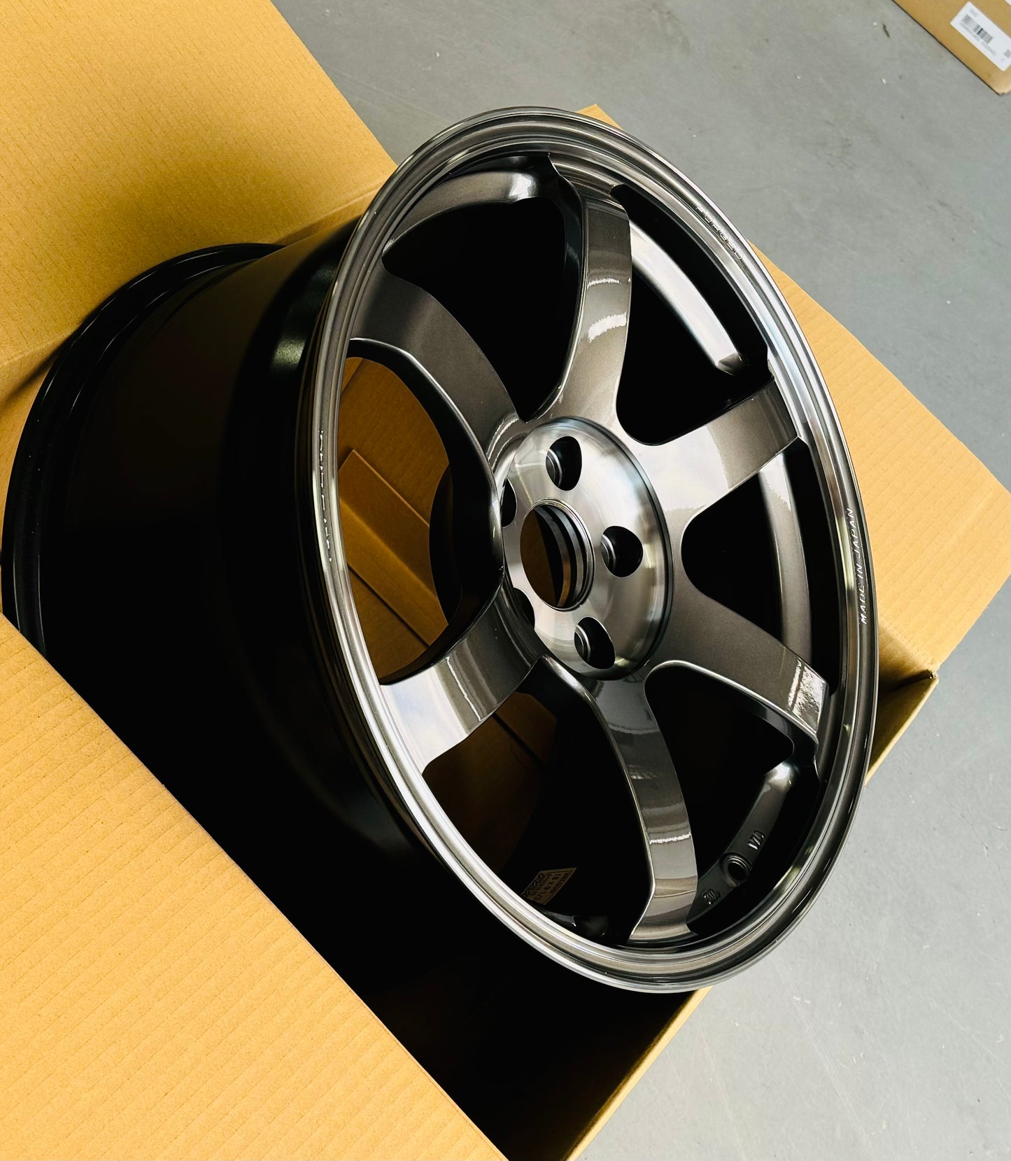 RAYS TE37 SAGA SL PRESSED GRAPHITE 18x9.5 +40 5-100