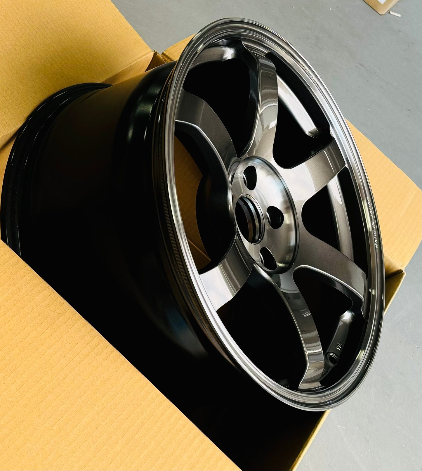 RAYS TE37 SAGA SL PRESSED GRAPHITE 18x9.5 +40 5-100