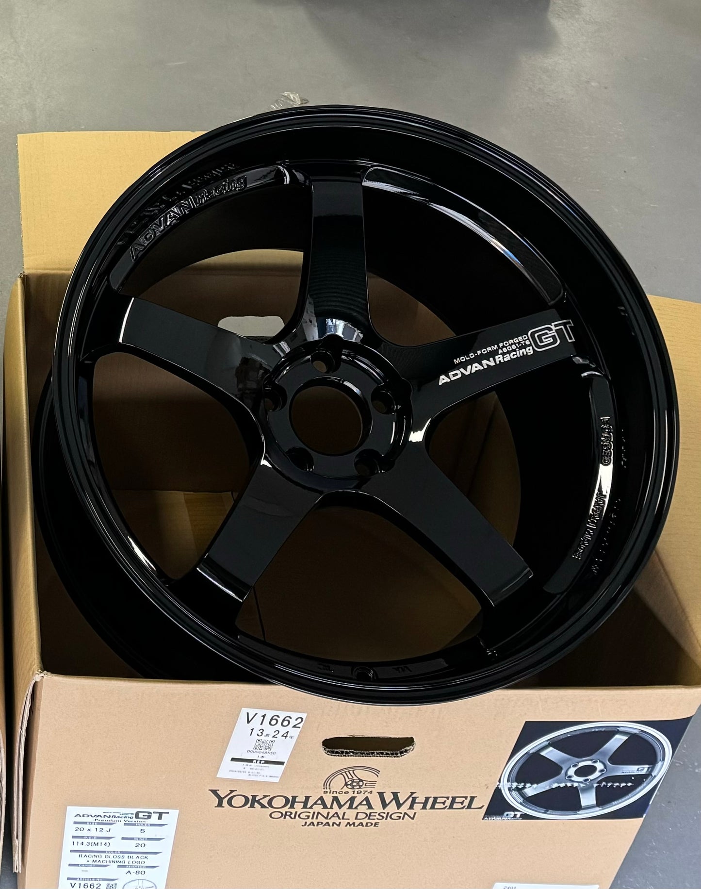 ADVAN RACING GT PREMIUM 20x10 +35 | 20x12 +20 5-114.3 - RACING GLOSS BLACK (R35 GTR)