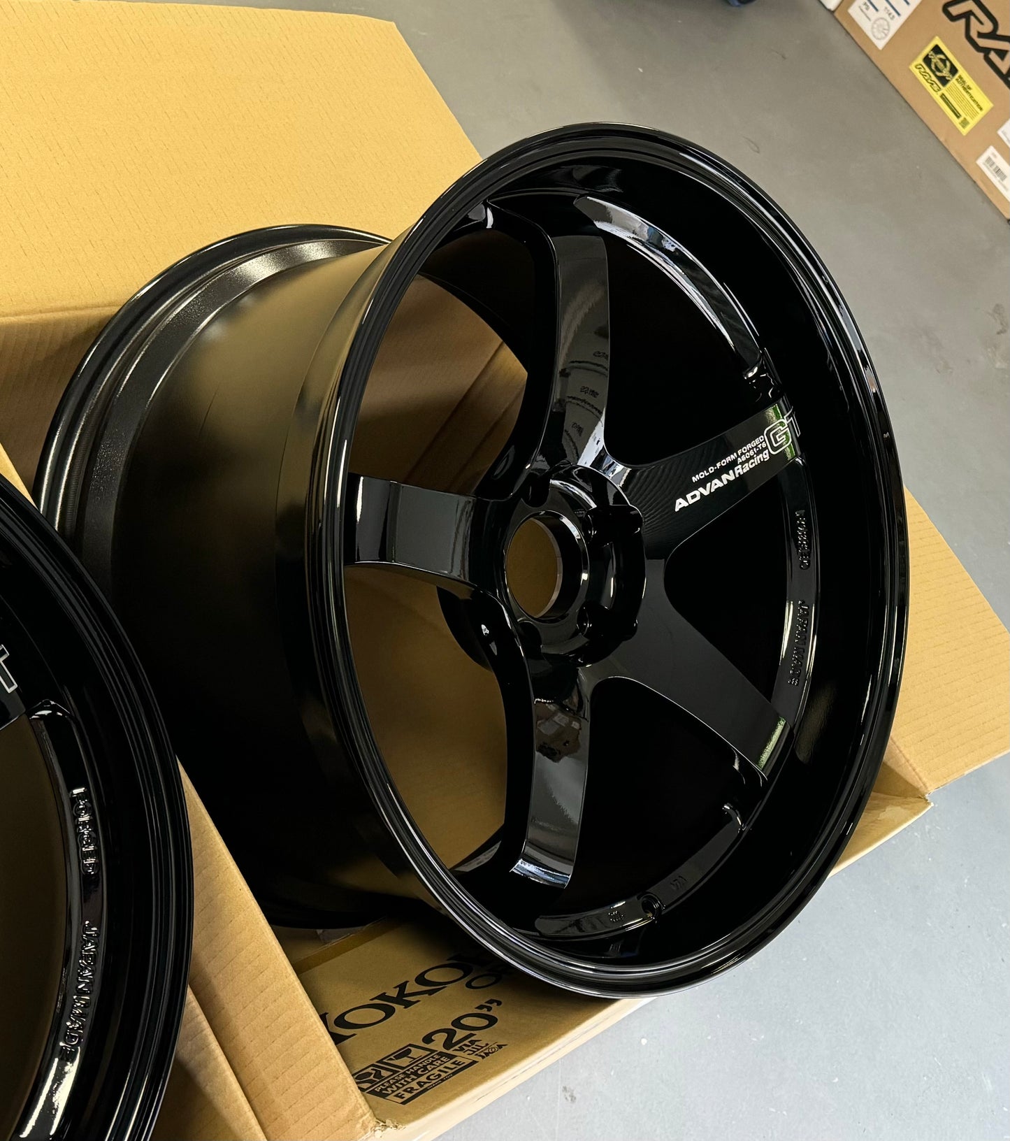 ADVAN RACING GT PREMIUM 20x10 +35 | 20x12 +20 5-114.3 - RACING GLOSS BLACK (R35 GTR)