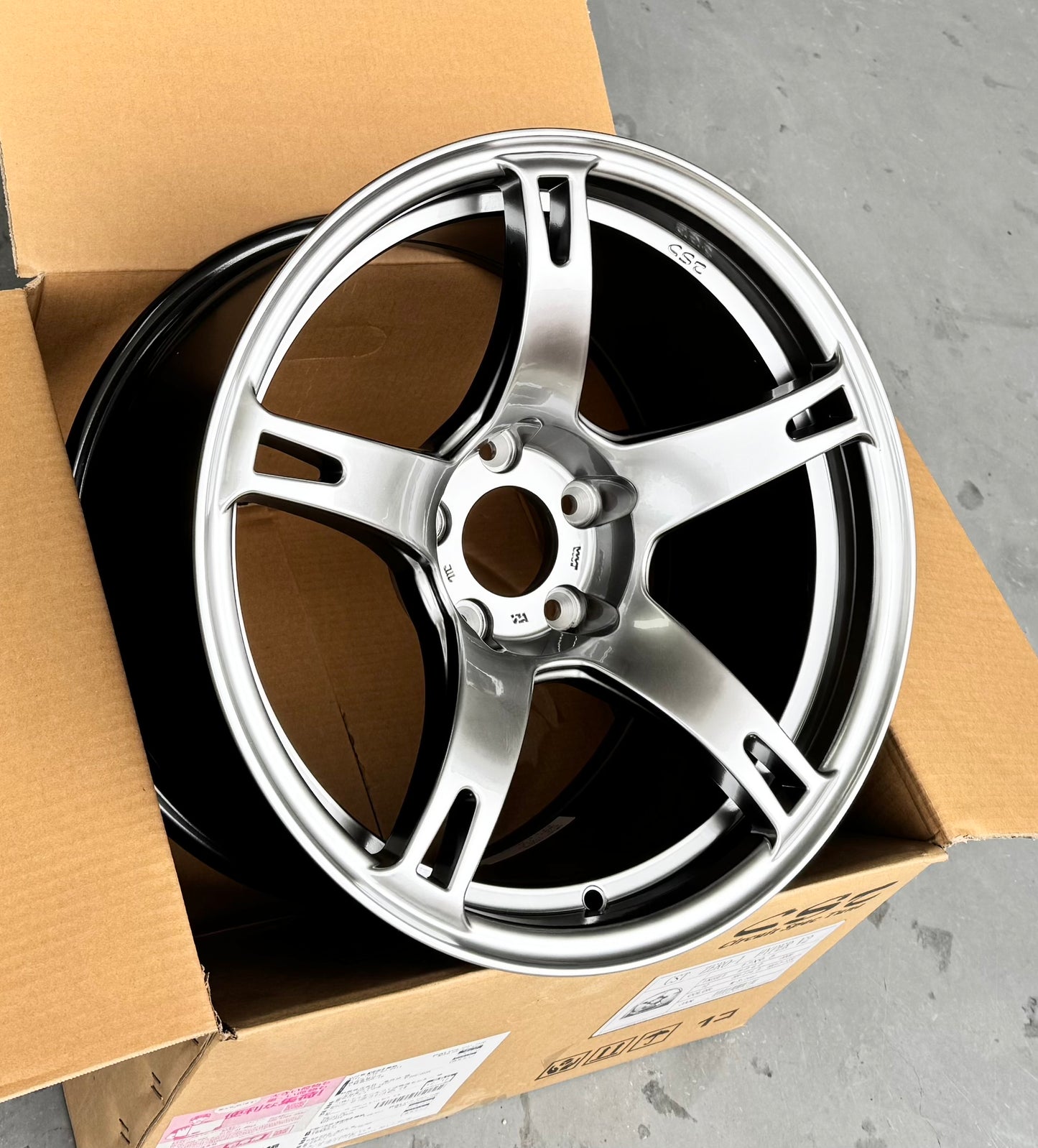 CST ZERO 1 HYPER V2 HI METAL SILVER 18x9.5 +12 5-114.3