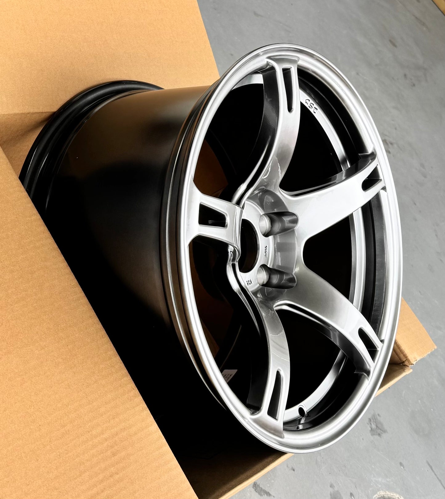 CST ZERO 1 HYPER V2 HI METAL SILVER 18x9.5 +12 5-114.3