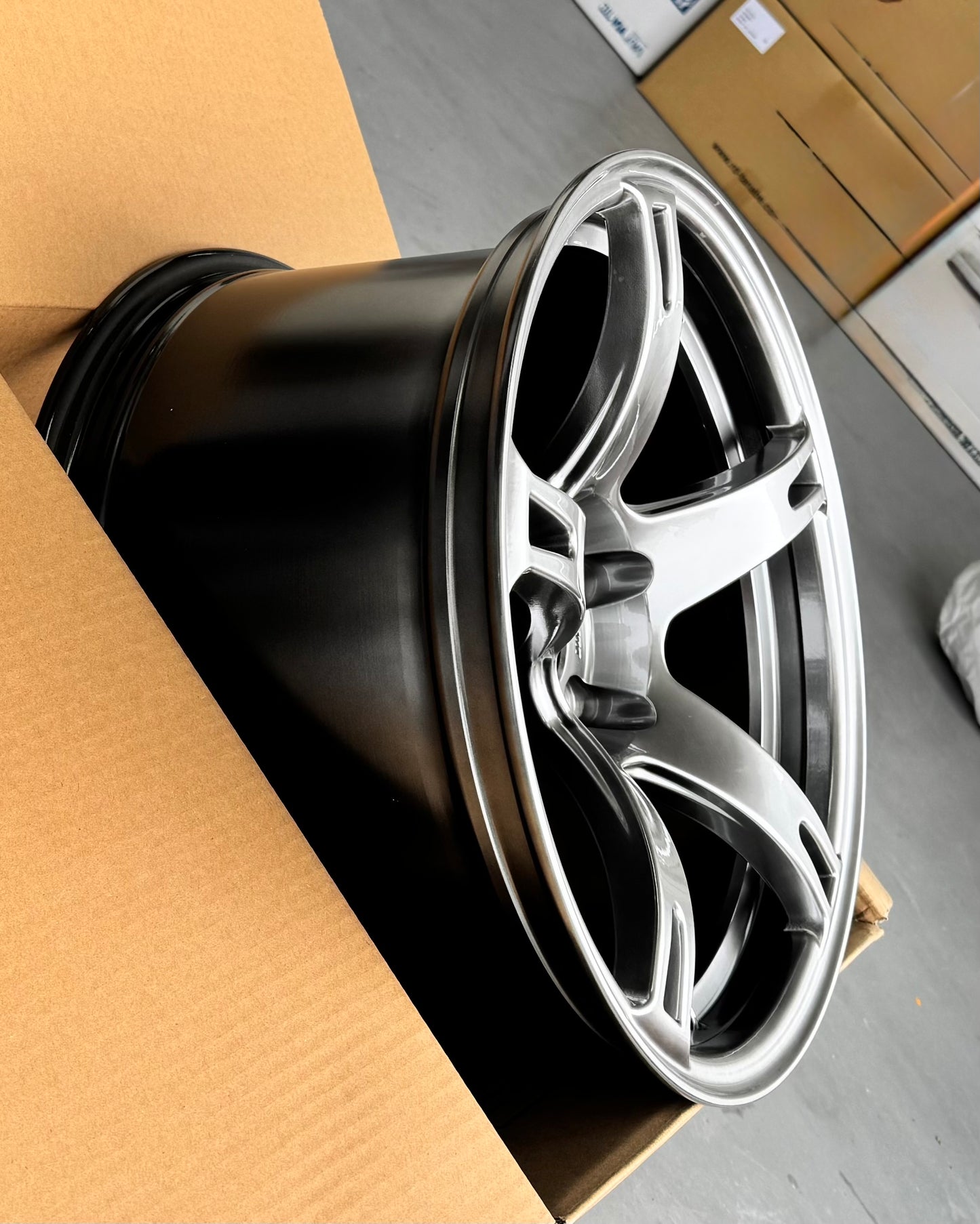 CST ZERO 1 HYPER V2 HI METAL SILVER 18x9.5 +12 5-114.3