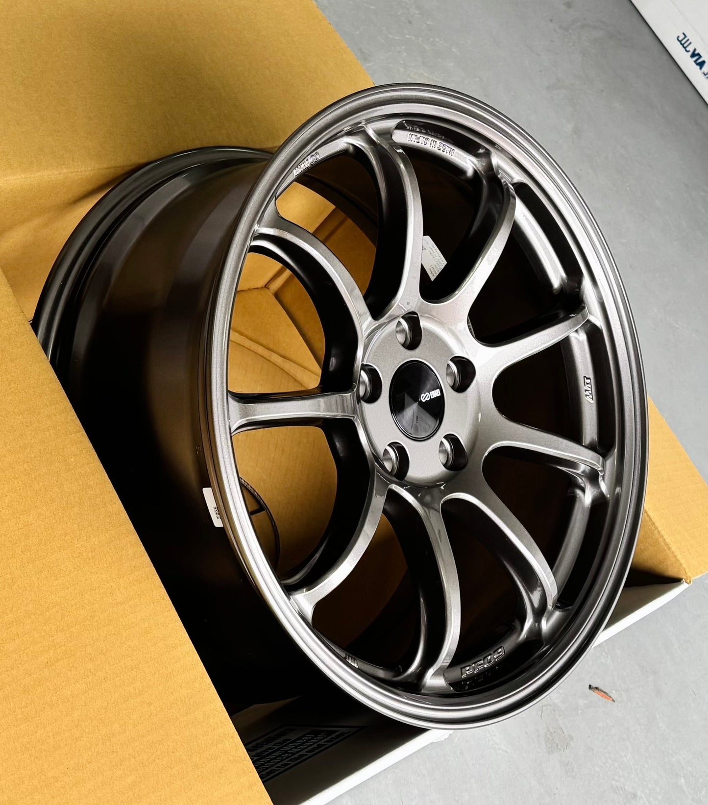 ENKEI PF09 DARK SILVER 18x8.5 +45 5-112