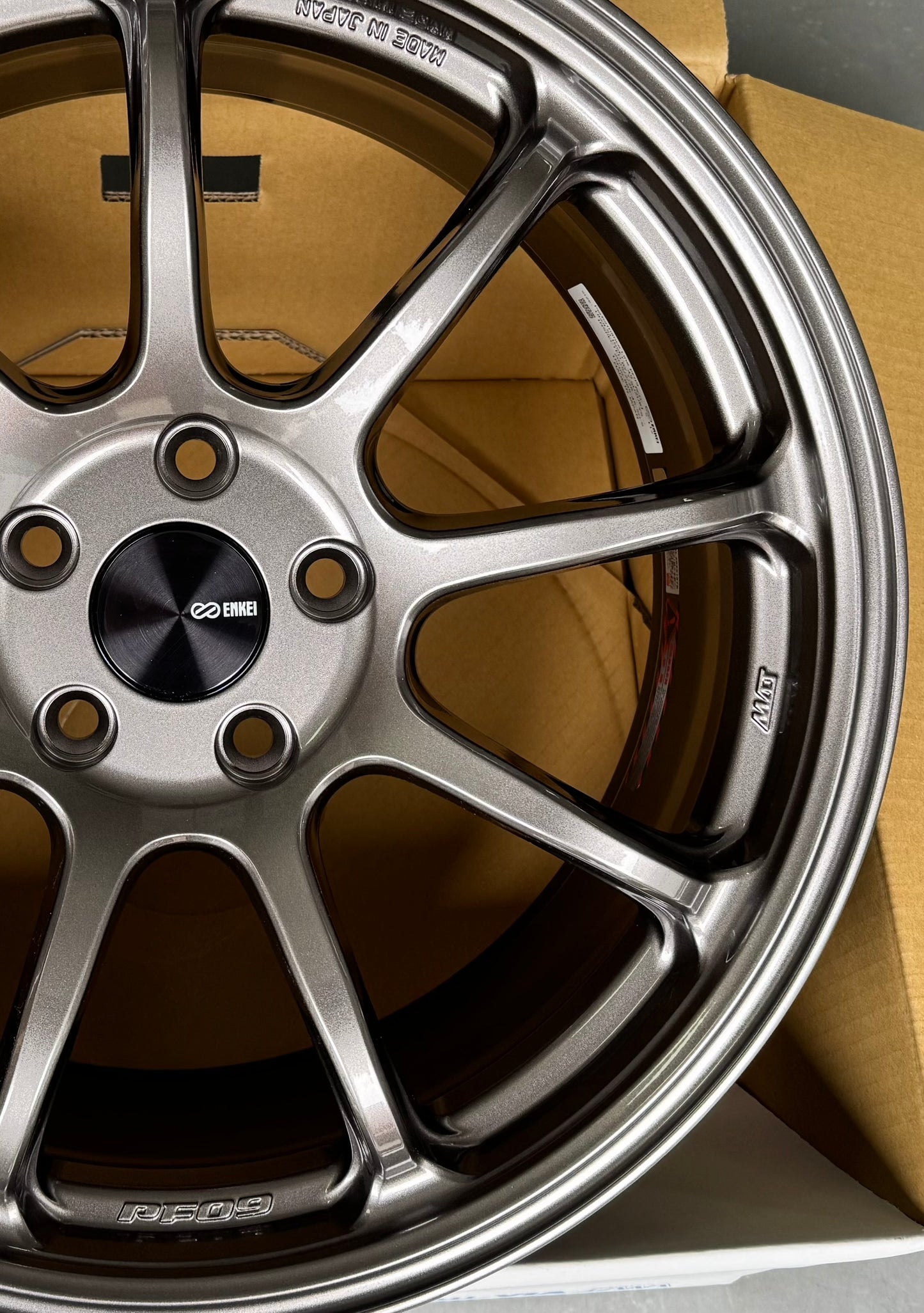 ENKEI PF09 DARK SILVER 18x8.5 +45 5-112