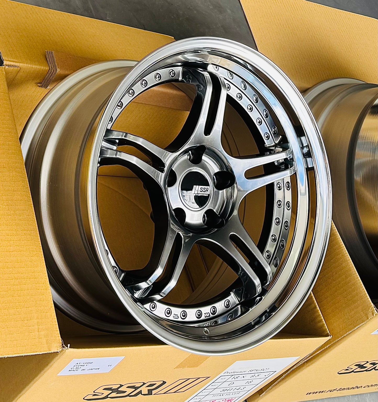 SSR SPX TITAN SILVER 18x9.5 +18 NR | 18x10.5 +18 SL 5-114.3 STAGGERED