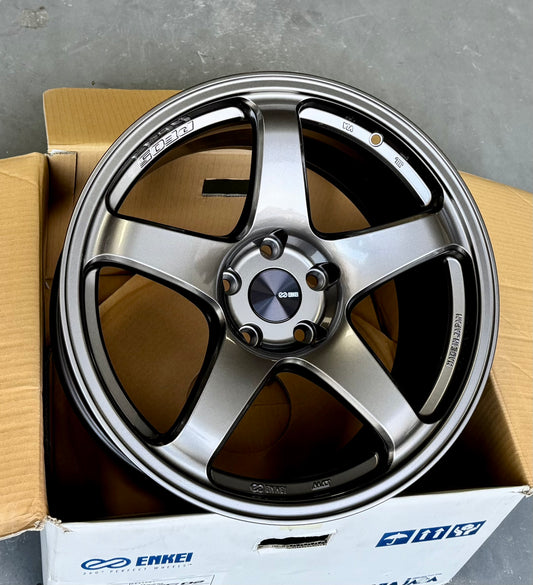 ENKEI PF05 DARK SILVER 18x9.5 +38 5-114.3