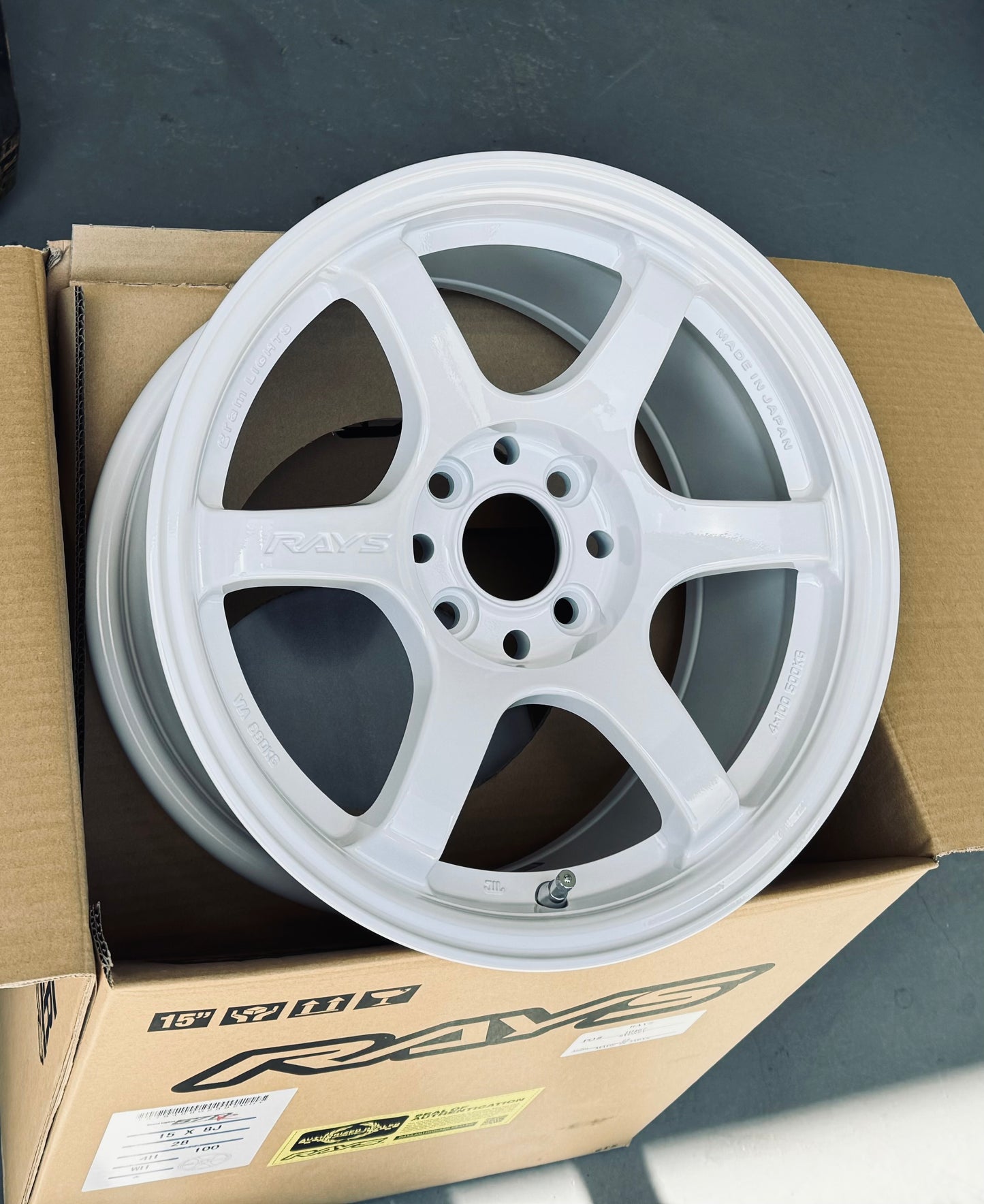 RAYS 57DR WHITE 15x8 +35 5-114.3
