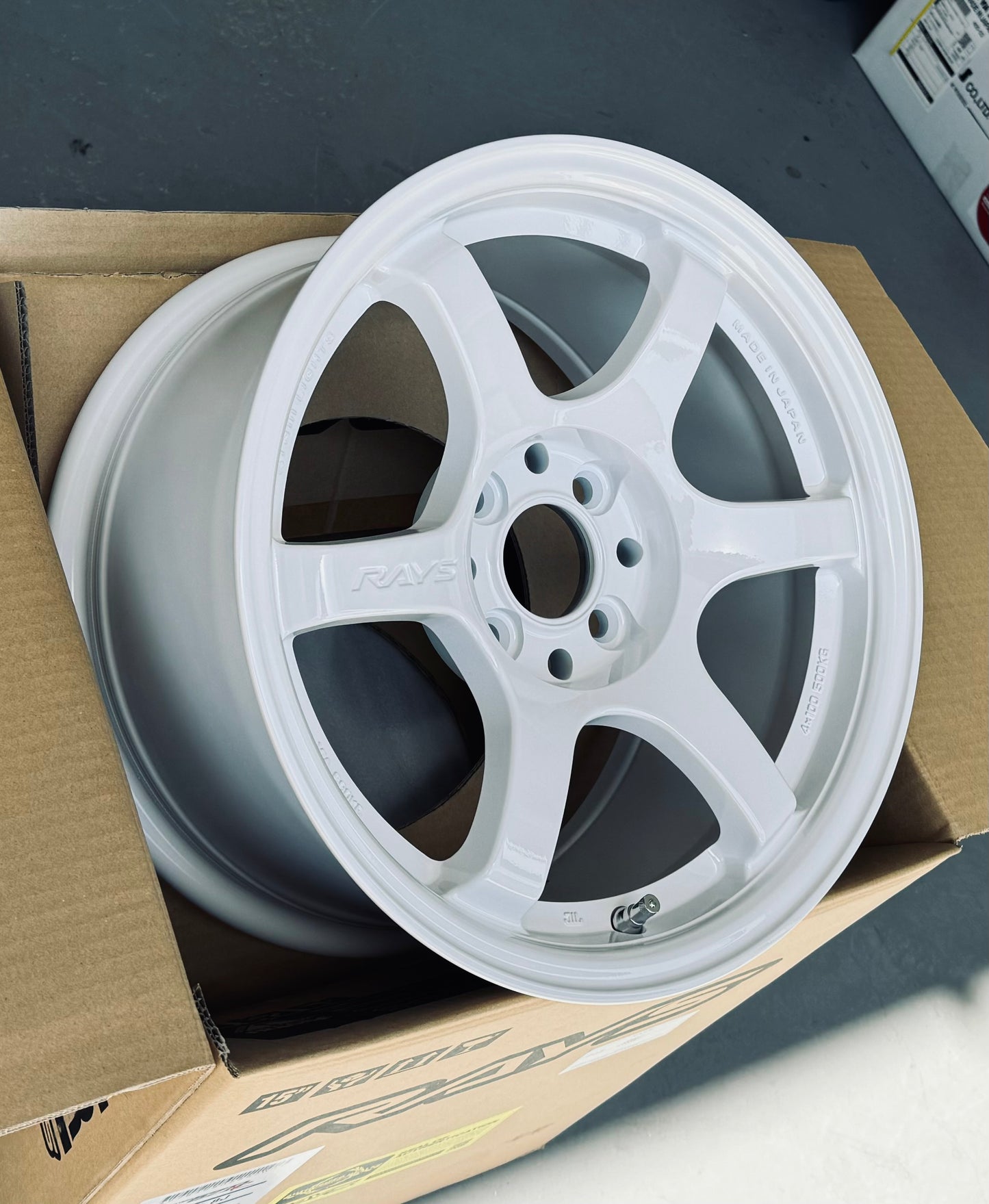 RAYS 57DR WHITE 15x8 +35 5-114.3