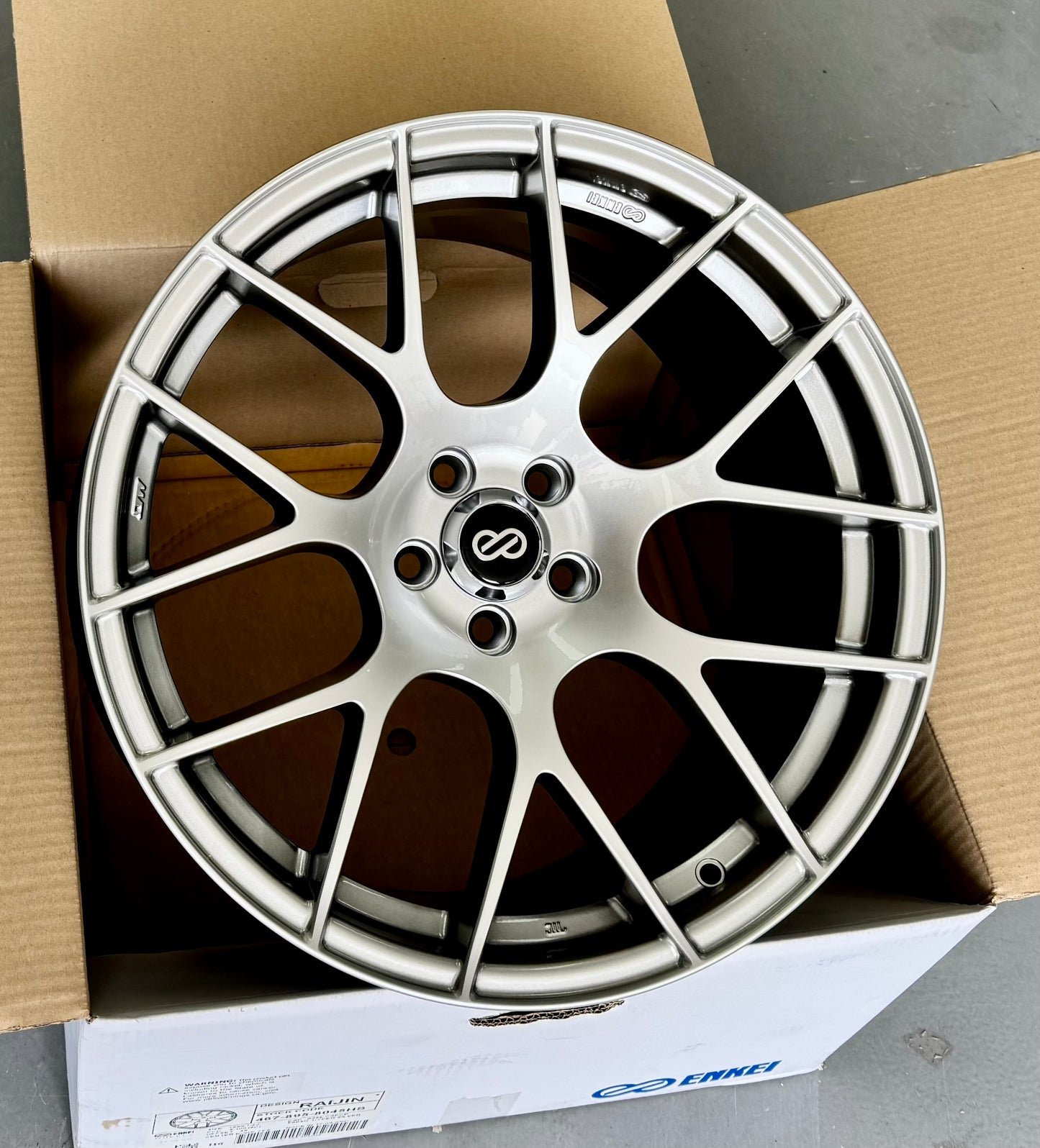 ENKEI RAIJIN HYPER SILVER 18x9.5 +45 5-100
