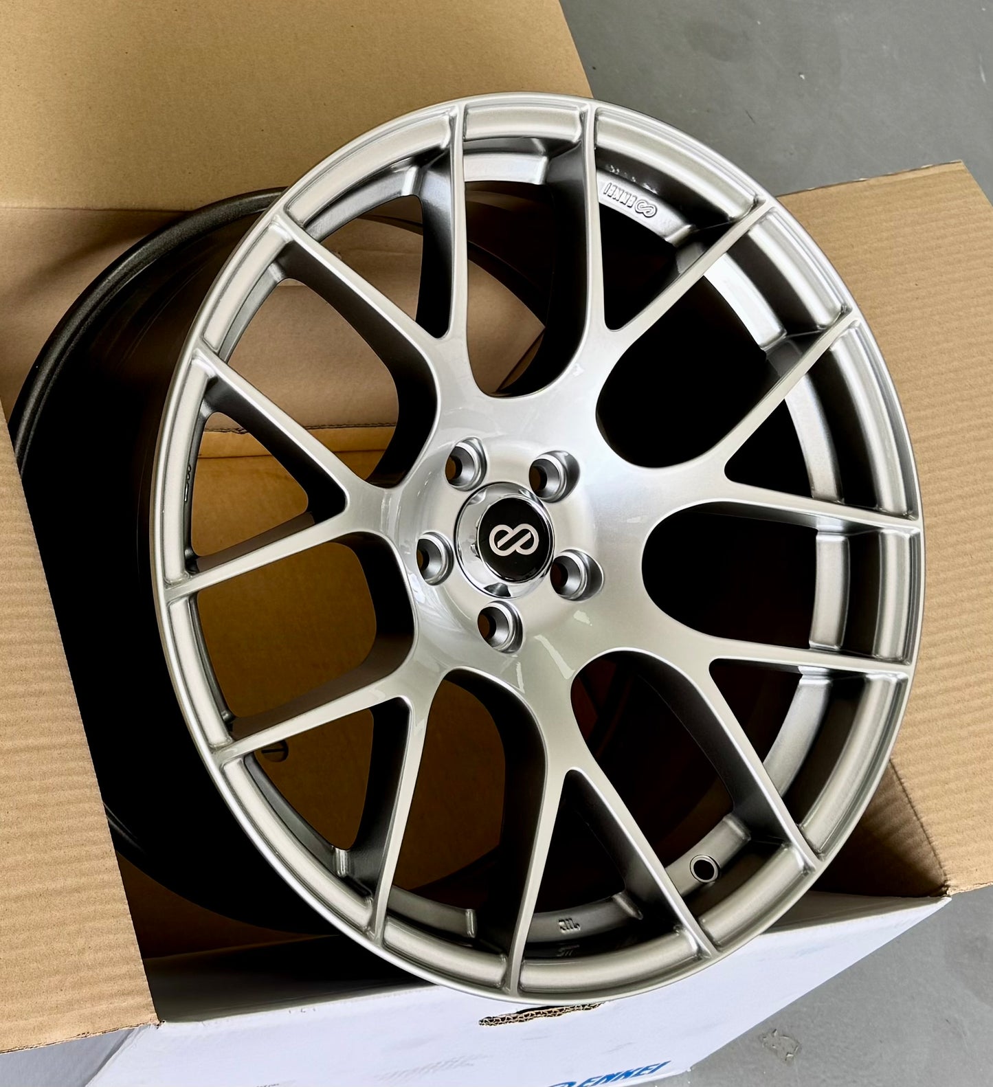 ENKEI RAIJIN HYPER SILVER 18x9.5 +45 5-100
