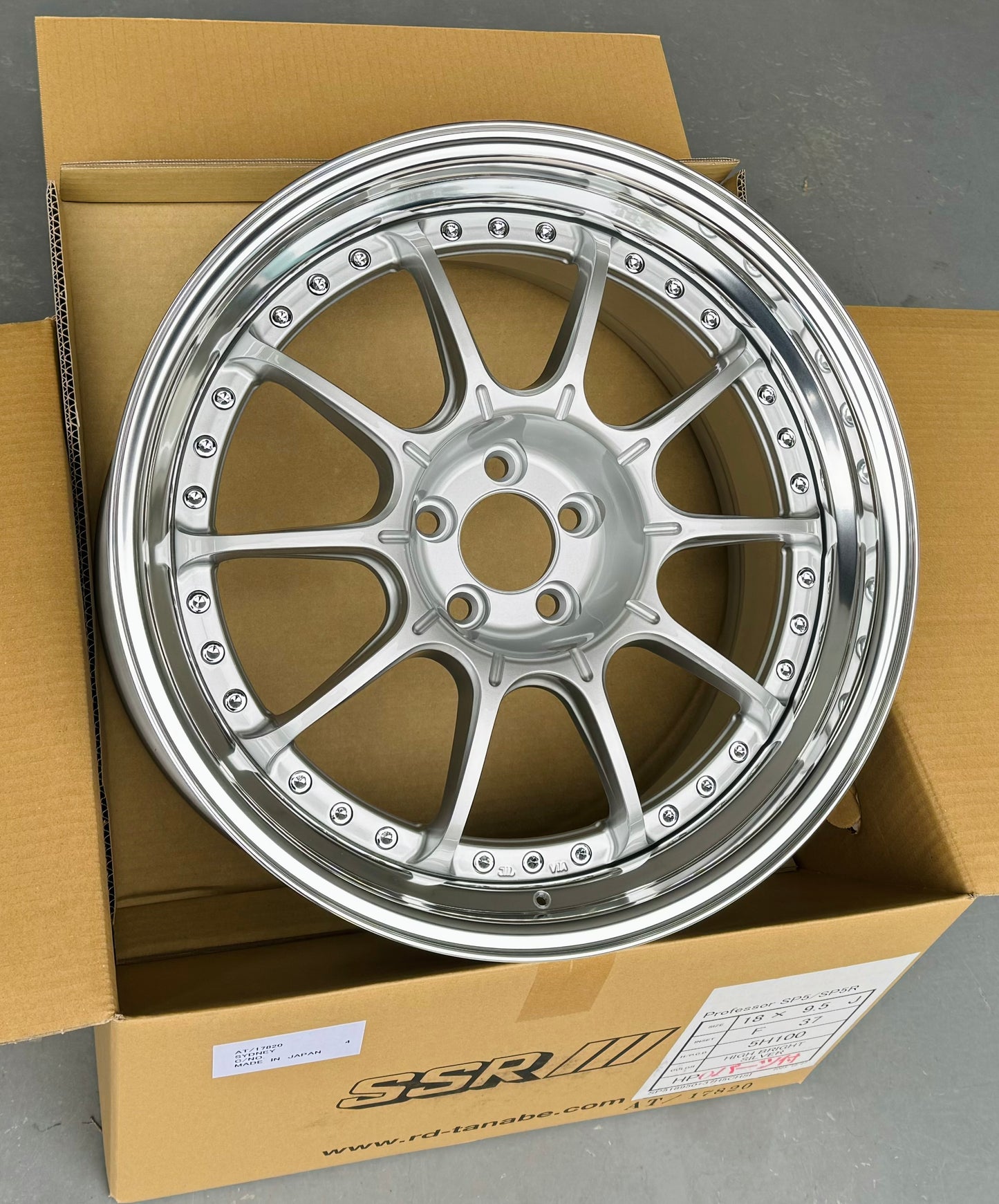 SSR SP5 HI BRIGHT SILVER 18x9.5 +37 HP 5-100