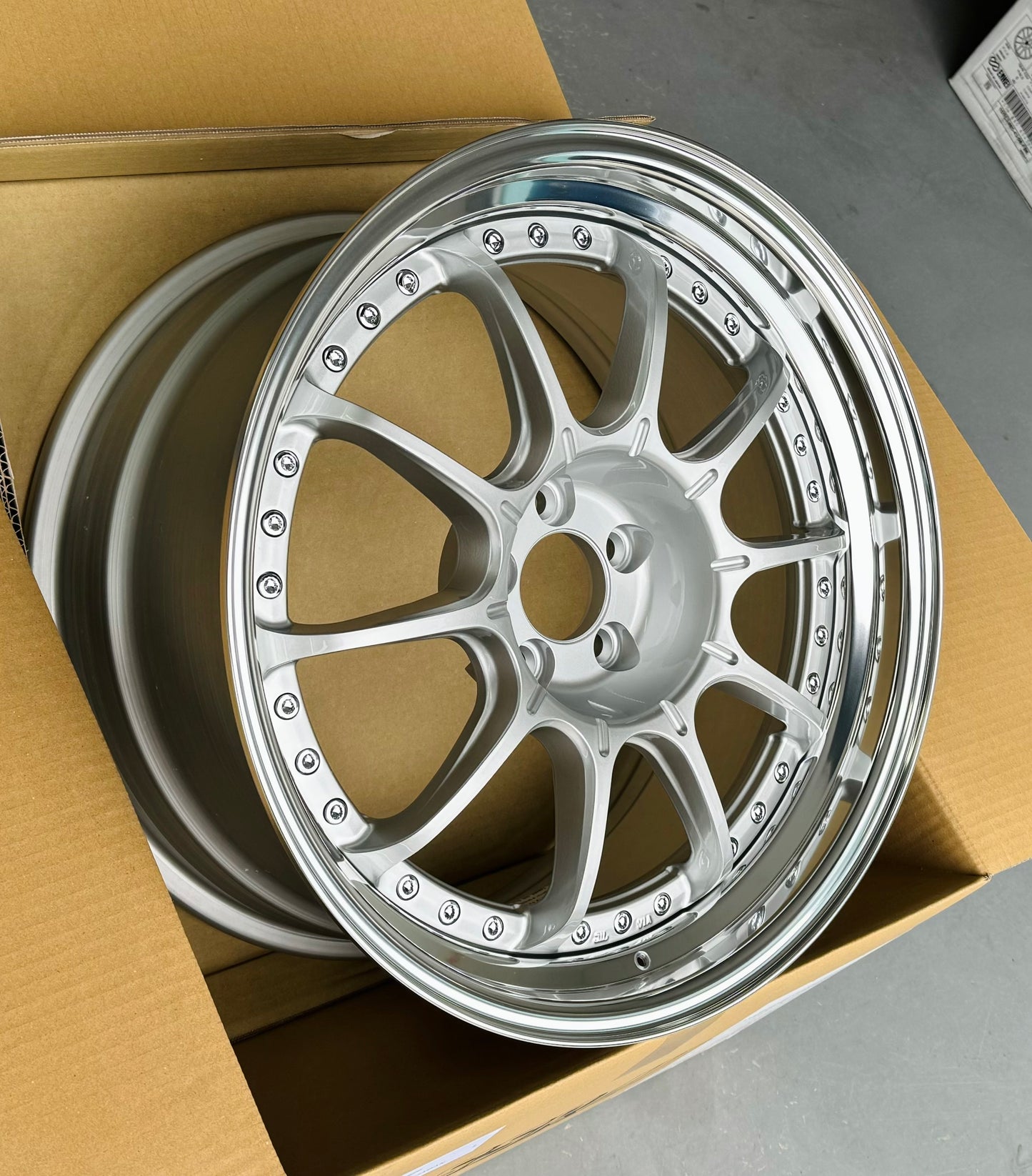 SSR SP5 HI BRIGHT SILVER 18x9.5 +37 HP 5-100