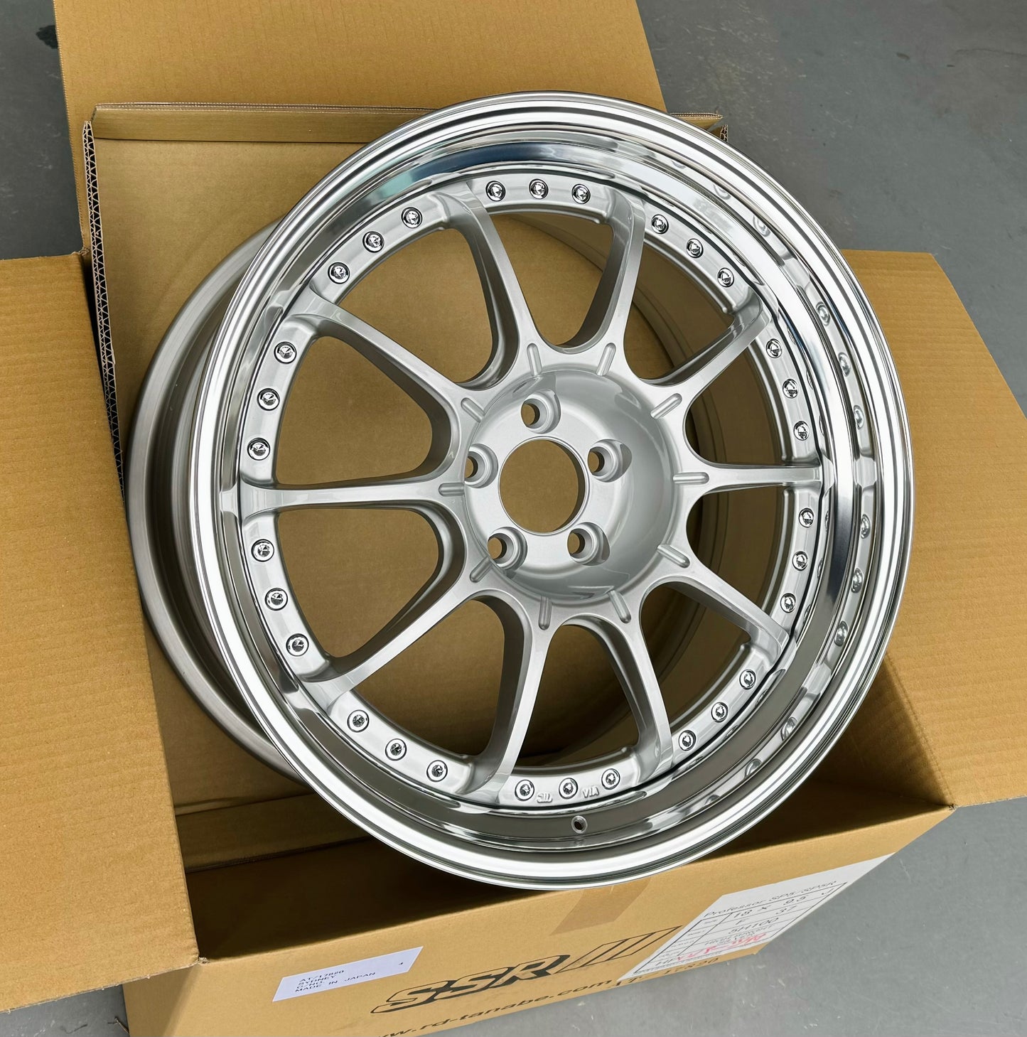 SSR SP5 HI BRIGHT SILVER 18x9.5 +37 HP 5-100