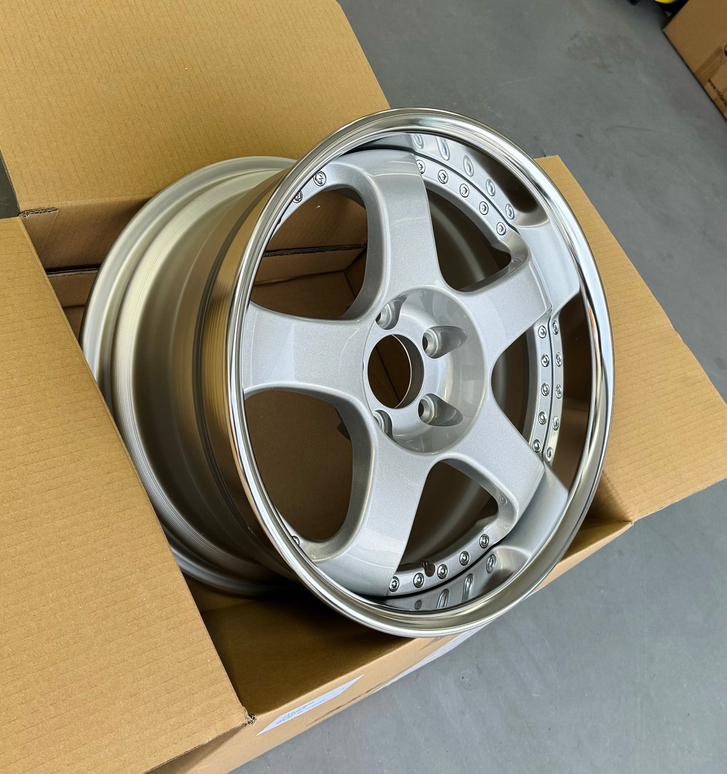 SSR SP1 SILVER 17x9.5 +25 HP 5-114.3