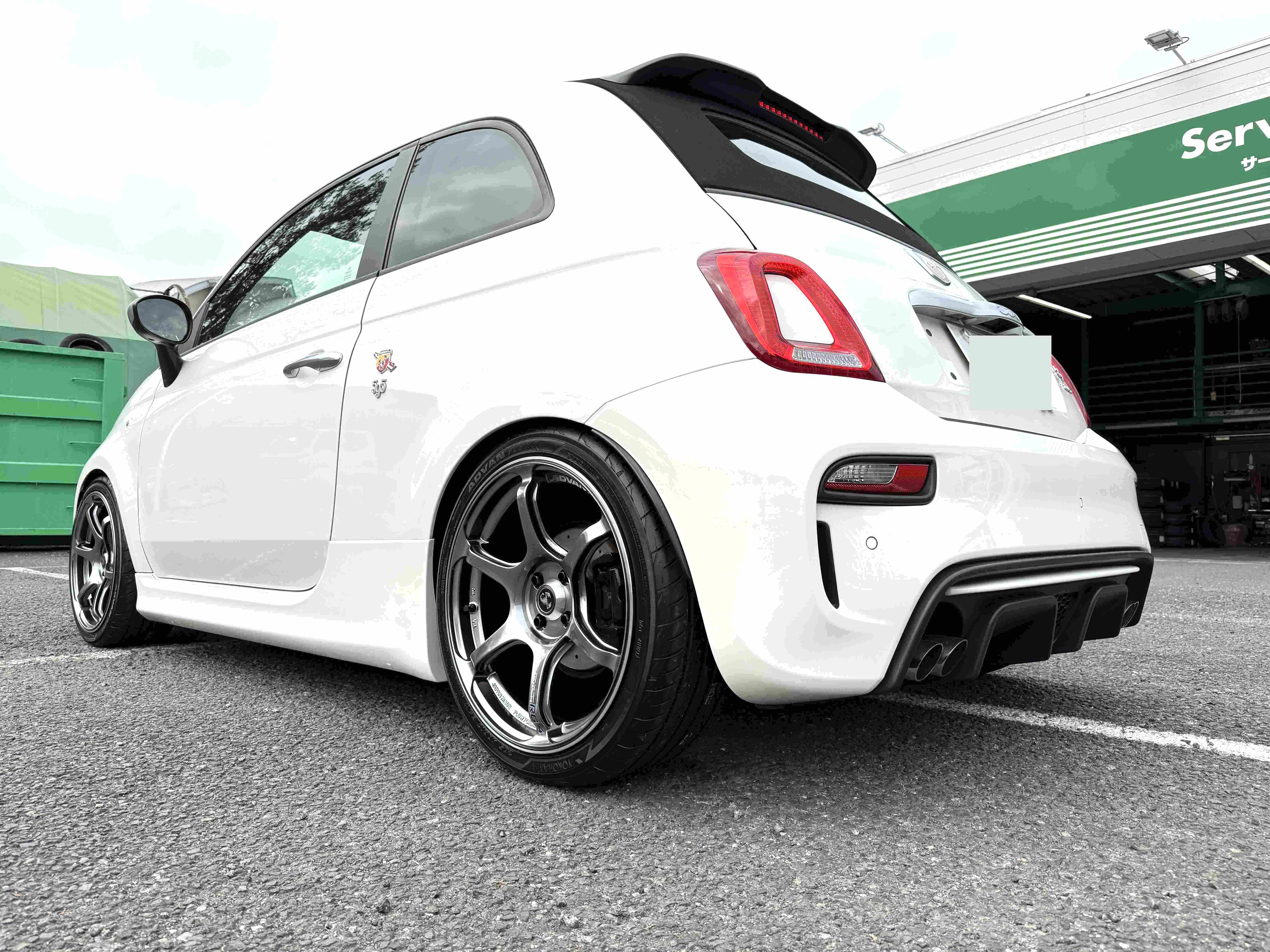 ADVAN RACING RG-4 RACING HYPER BLACK 17x7.5 +31 4-98 ABARTH 595