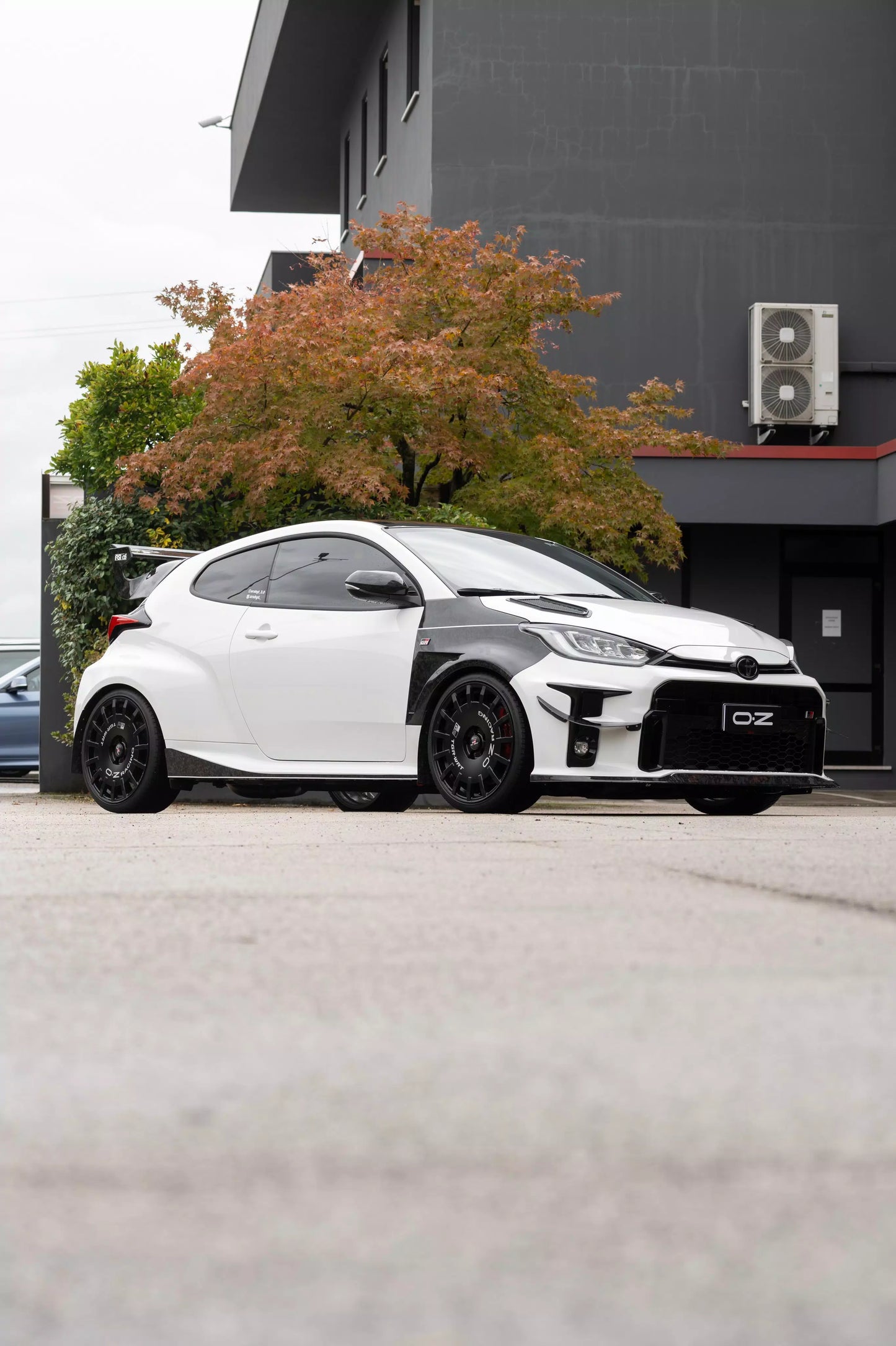 OZ RACING RALLY RACING TGR WRT 18x8 +45 5-114.3 MATTEBLACK
