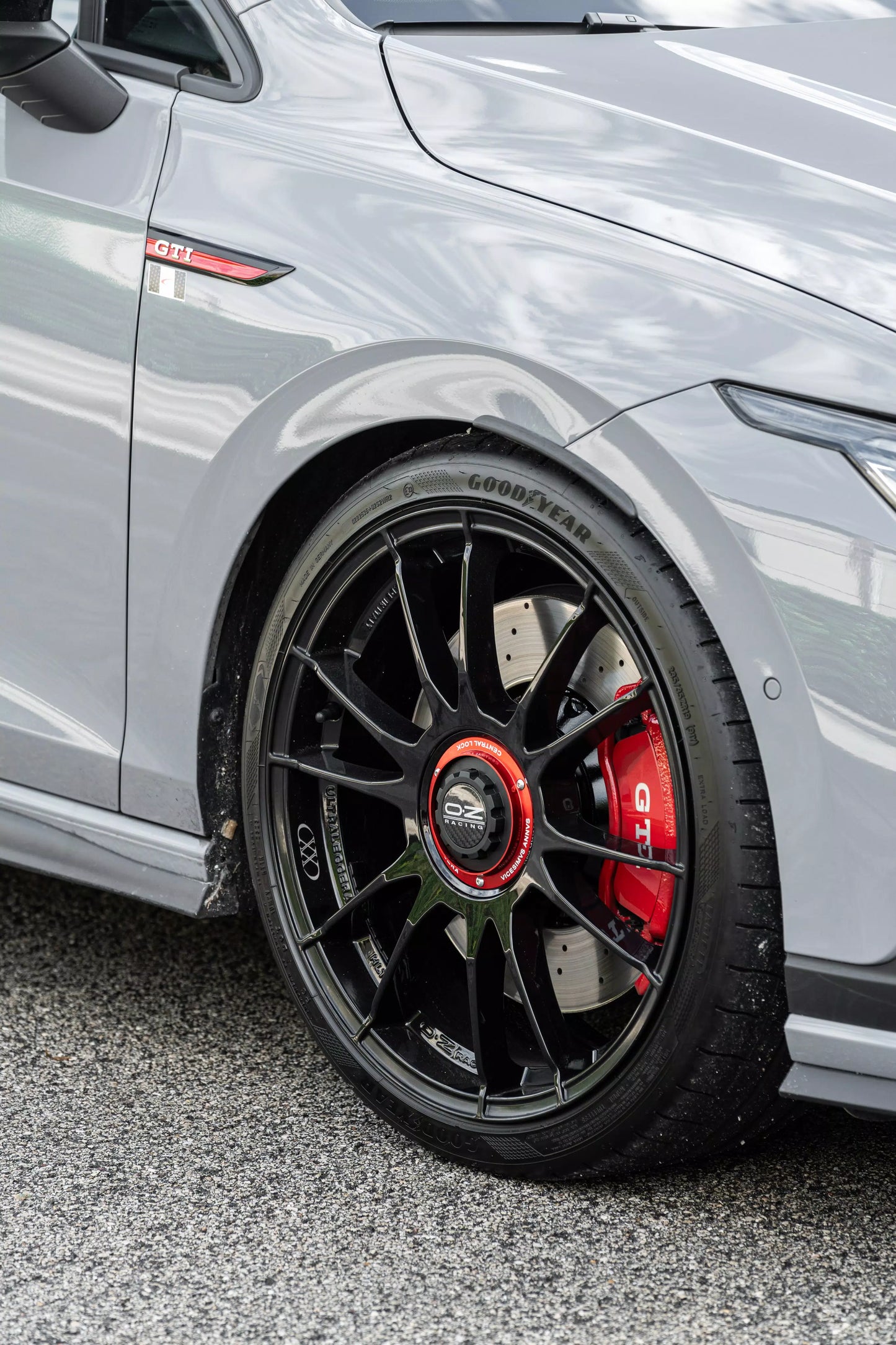 OZ RACING ULTRALEGERRA XX 18x8 +45 5-112