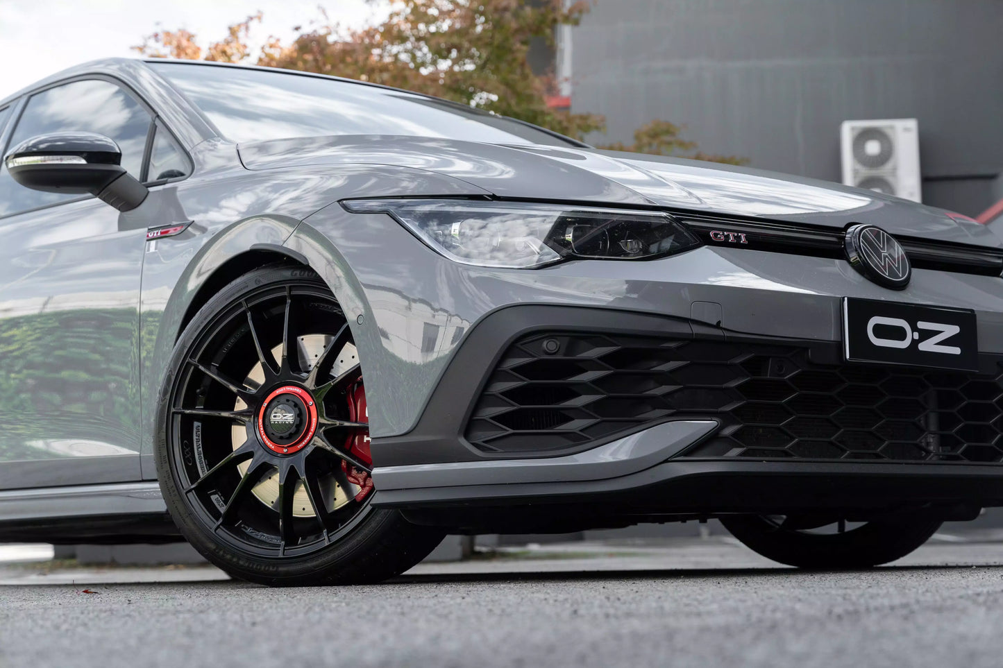 OZ RACING ULTRALEGERRA XX 18x8 +45 5-112