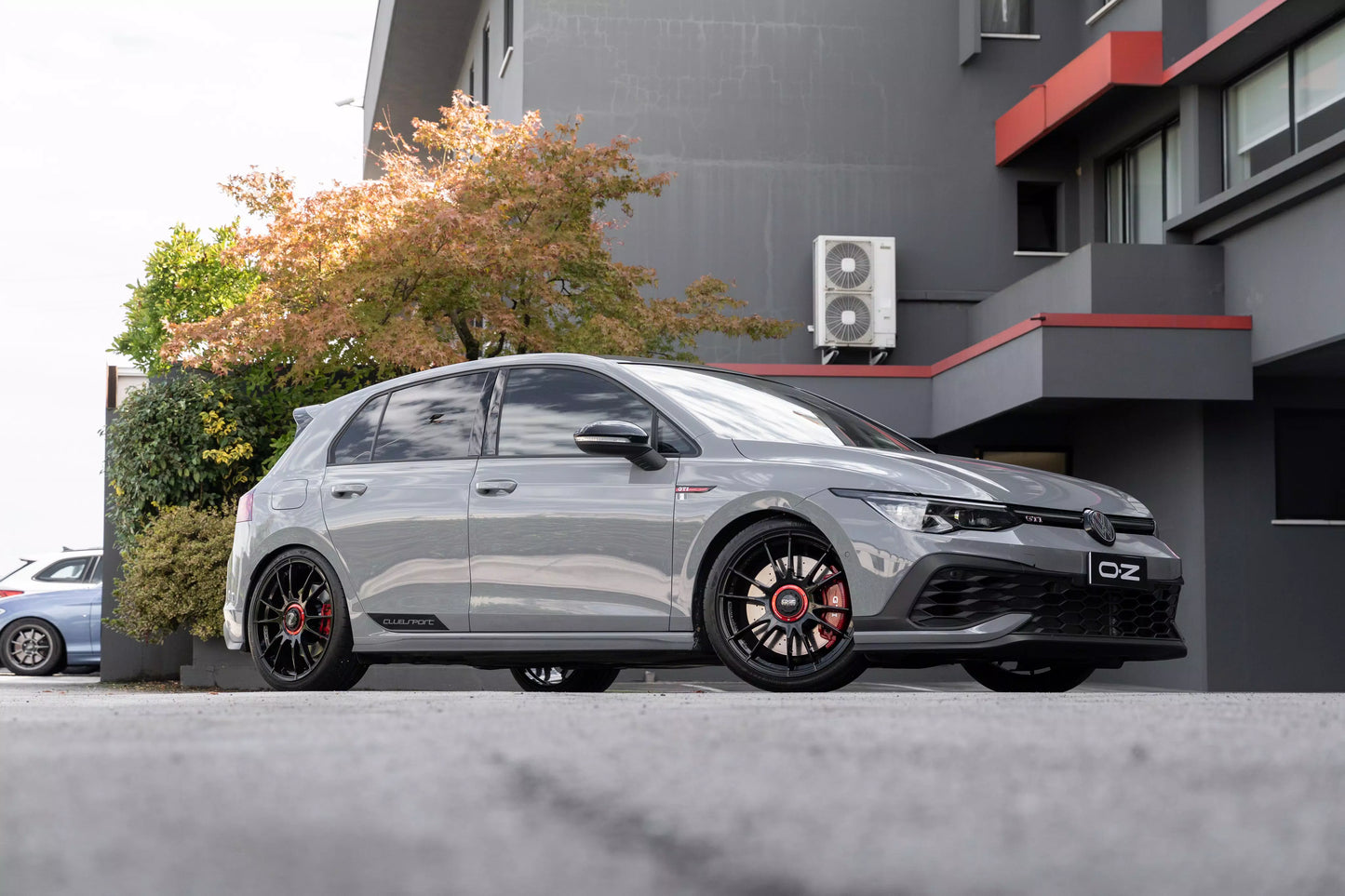 OZ RACING ULTRALEGERRA XX 18x8 +45 5-112