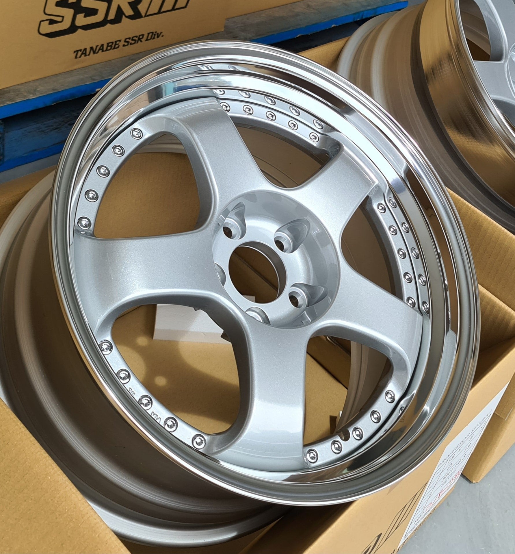 SSR SP1 SILVER 18x9.5 +25 HP 5-114.3