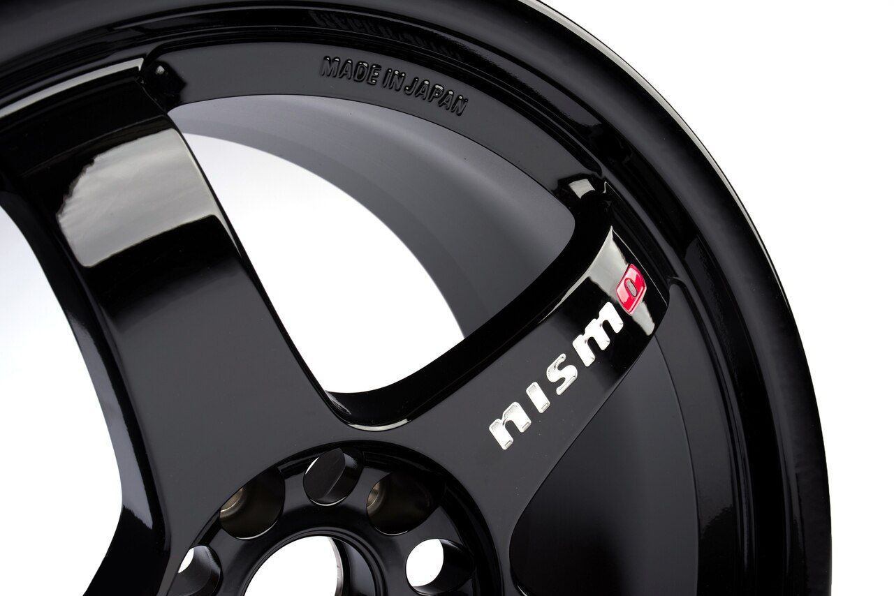 NISMO LMGT4 GLOSS BLACK 18x9.5 +12 5-114.3