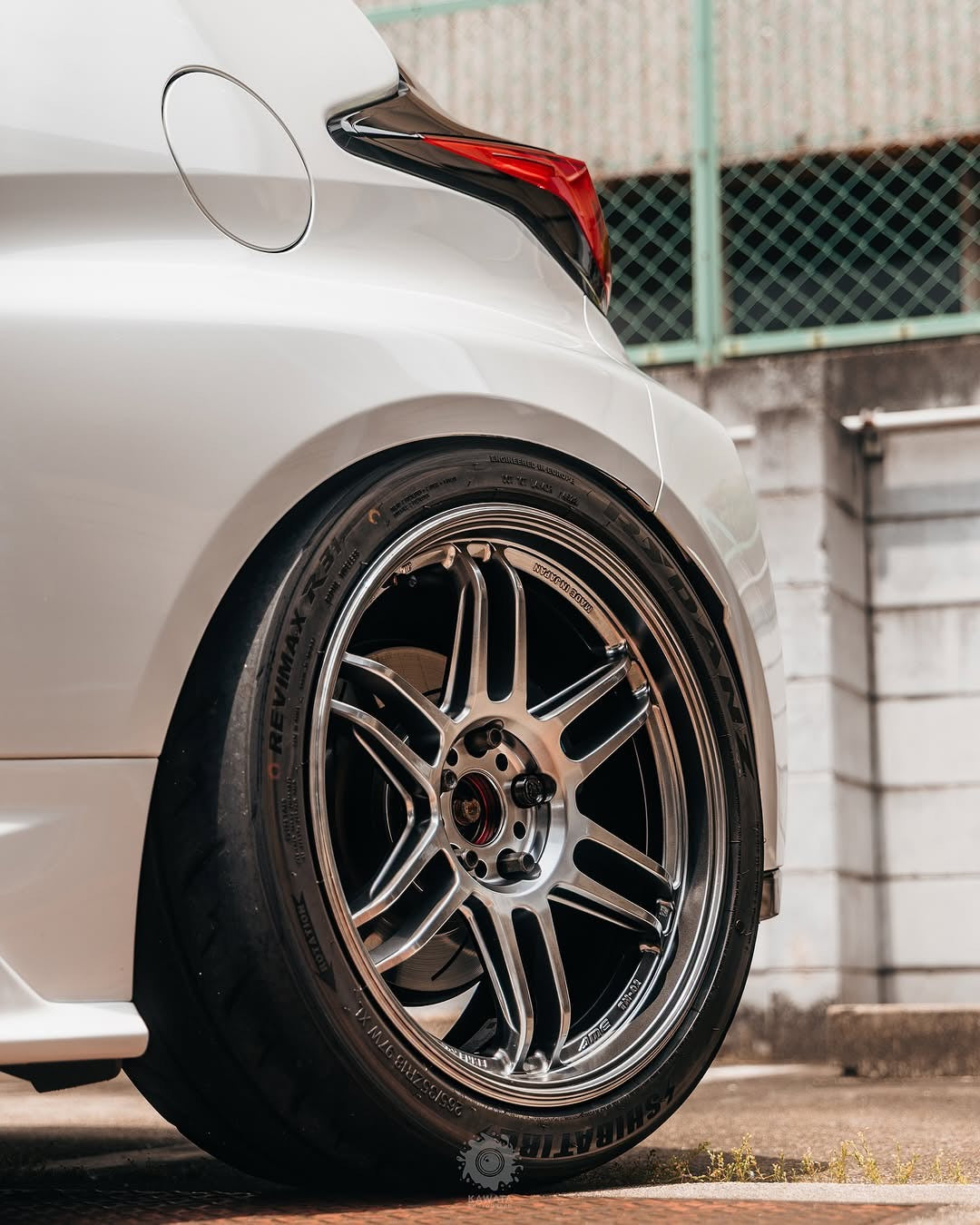 AME TRACER TM-02 HYPER SILVER 18x9.5 +38 5-114.3