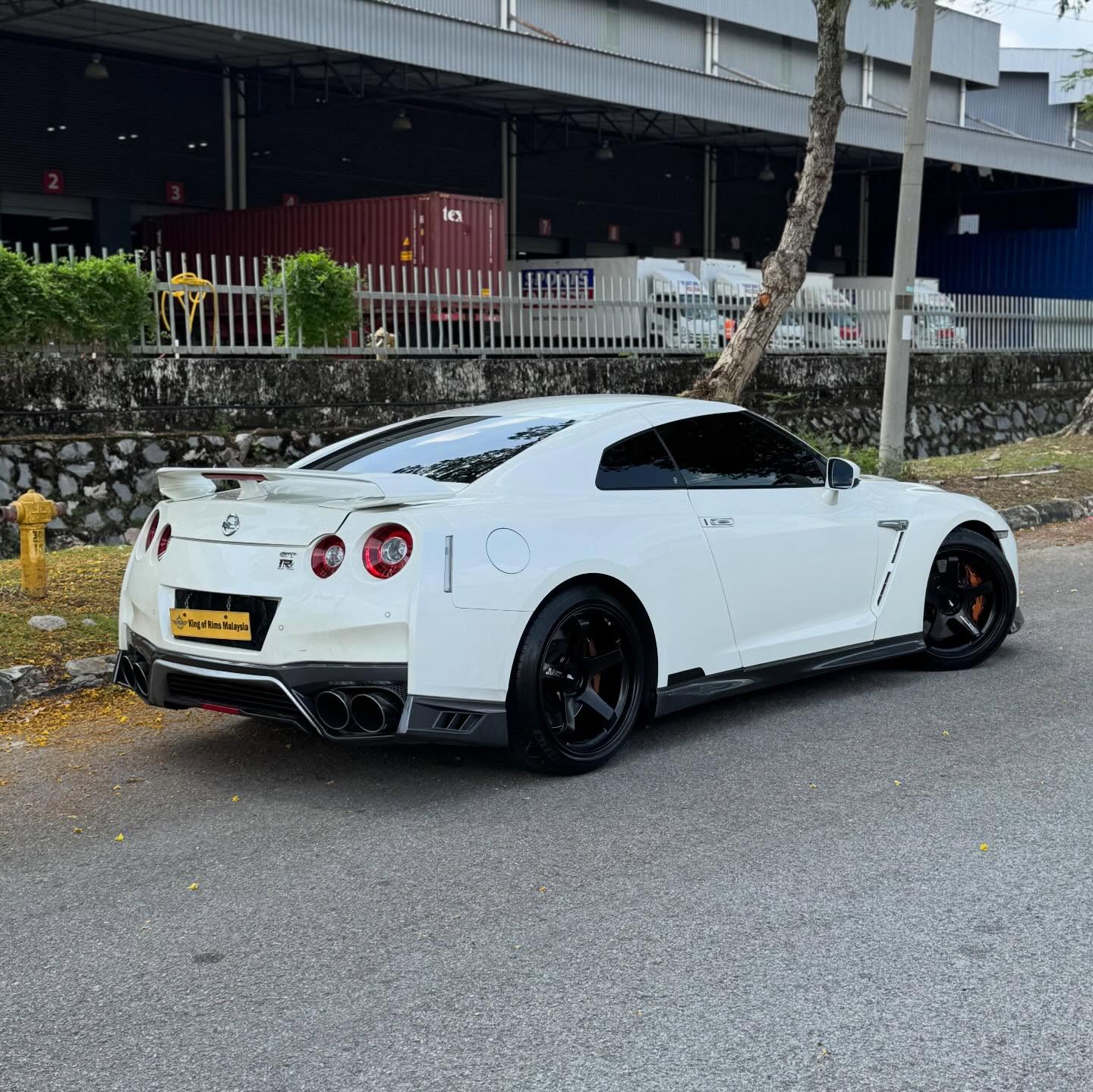 ADVAN RACING GT BEYOND 20x10 +30 | 20x12 +20 5-114.3 - RACING TITANIUM BLACK (R35 GTR)