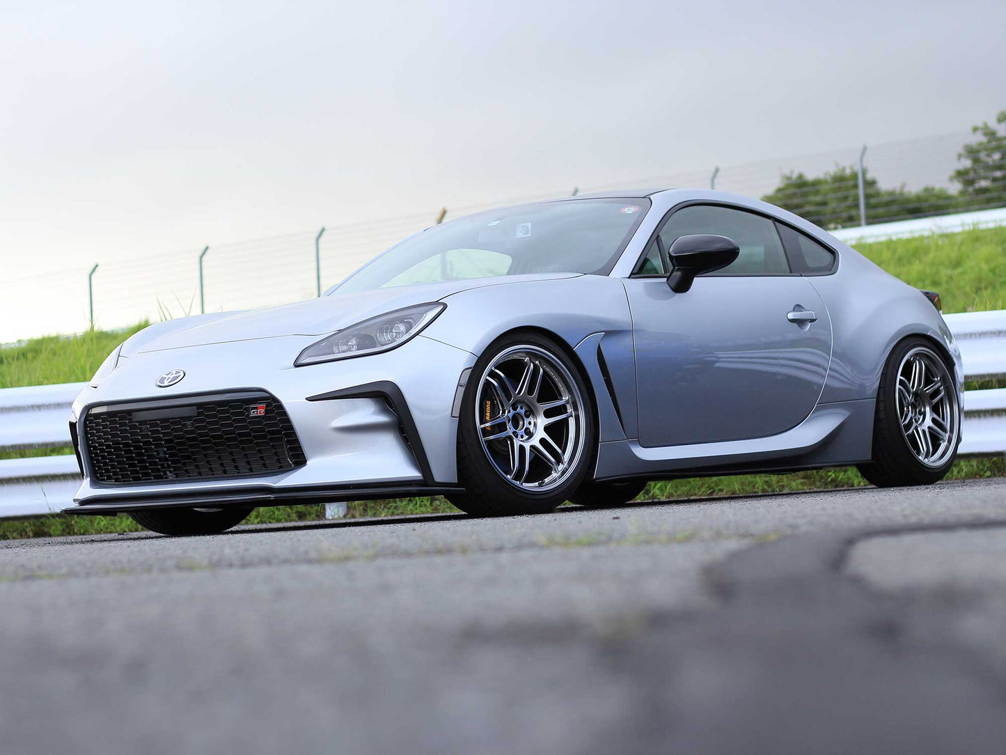 AME TRACER TM-02 HYPER SILVER 18x9.5 +38 5-100