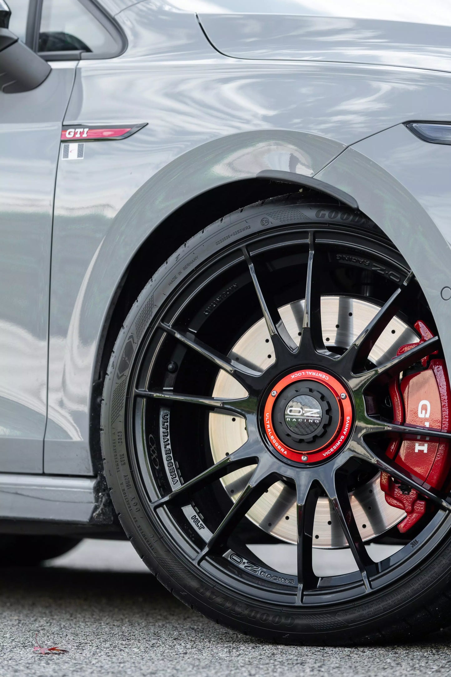 OZ RACING ULTRALEGERRA XX 18x8 +45 5-112