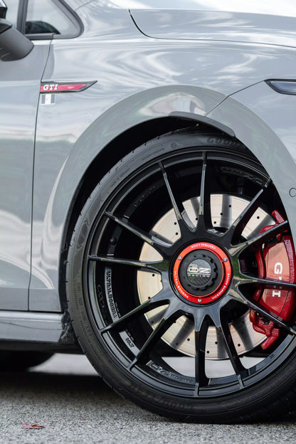 OZ RACING ULTRALEGERRA XX 18x8 +45 5-112