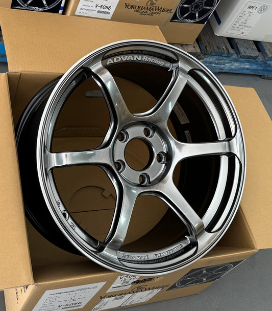 ADVAN RACING RG-4 RACING HYPER BLACK 18x9.5 +45 5-114.3