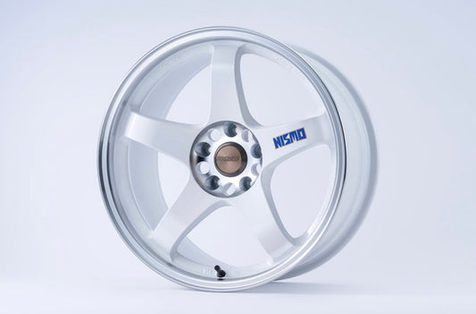 NISMO LMGT4 18x9.5 +12 5-114.3 - 40TH ANNIVERSARY -WHITE DIAMOND CUT