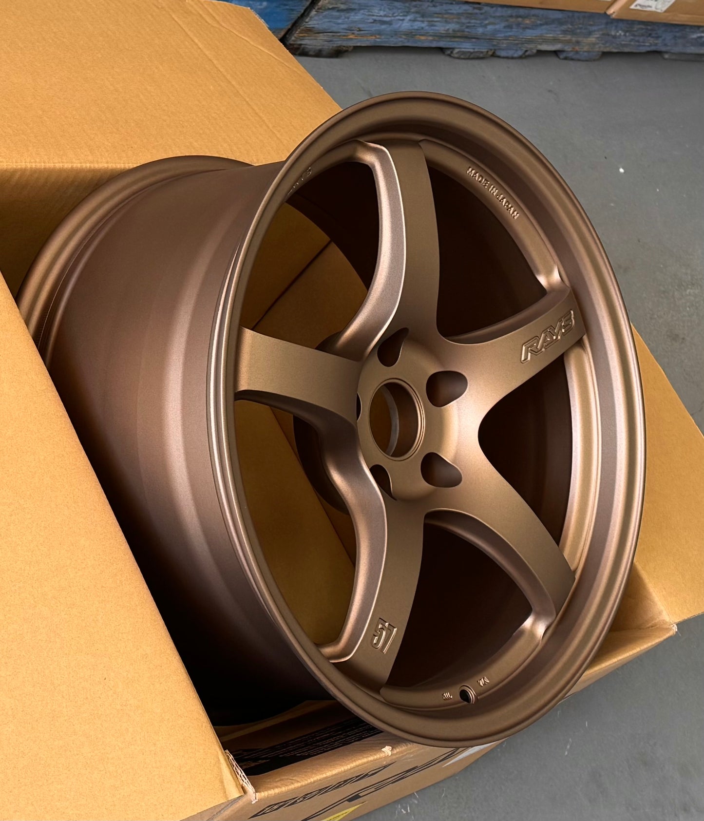 RAYS 57CR DARK BRONZE 18x9.5 +38 5-114.3