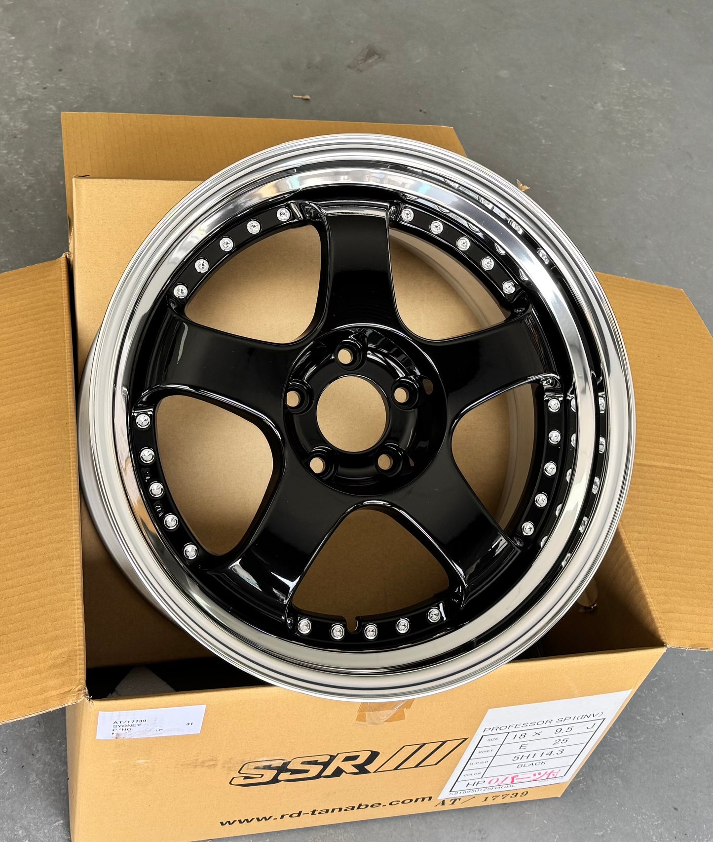 SSR SP1 GLOSS BLACK 18x9.5 +25 HP 5-114.3