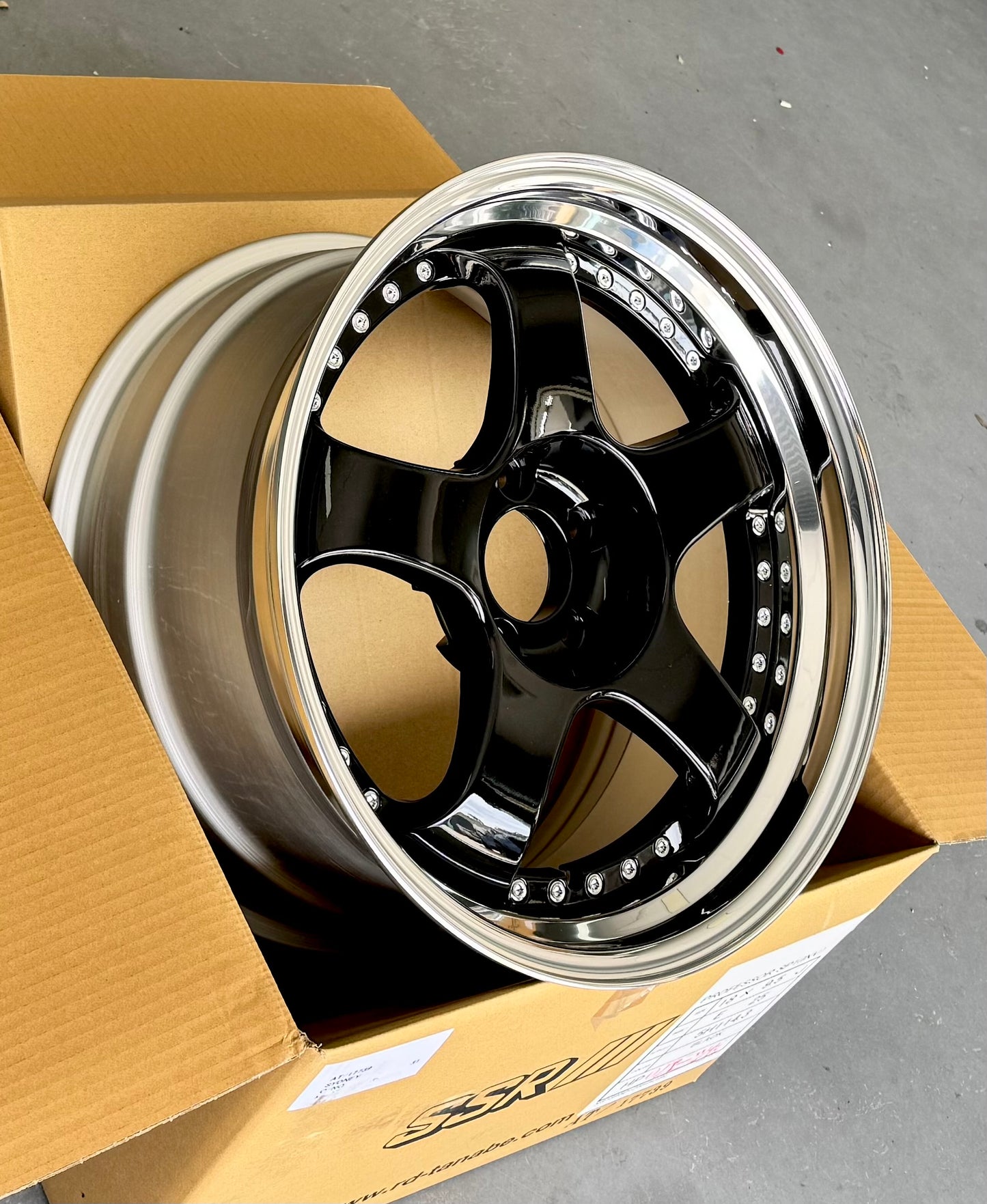 SSR SP1 GLOSS BLACK 18x9.5 +25 HP 5-114.3