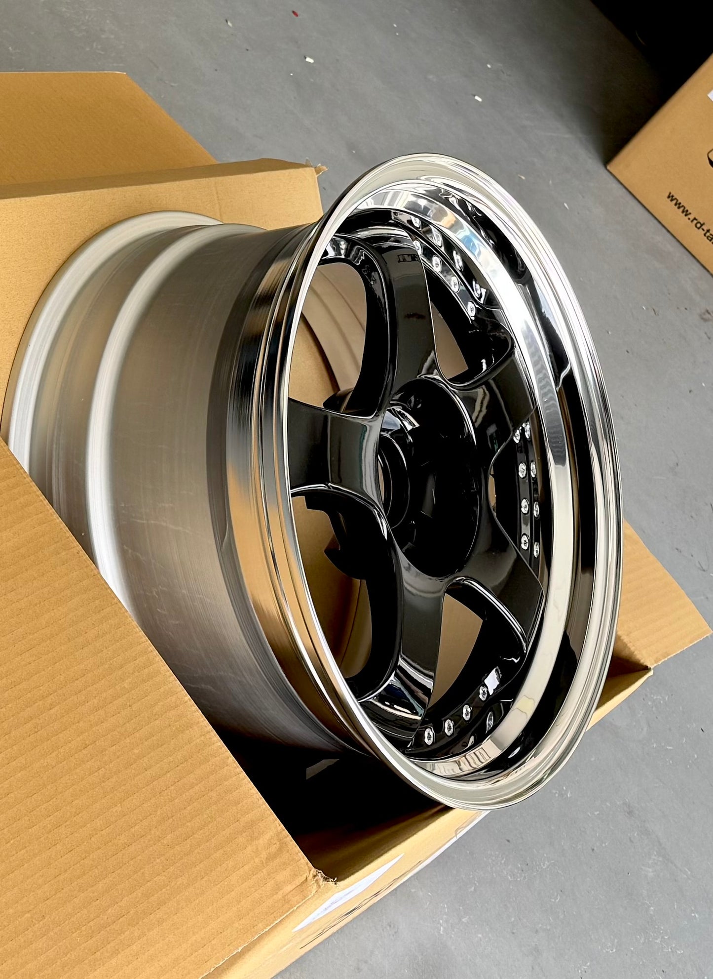 SSR SP1 GLOSS BLACK 18x9.5 +25 HP 5-114.3