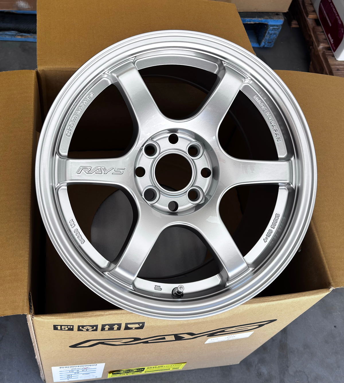 RAYS 57DR SUNLIGHT SILVER 15x8 +28 4-100