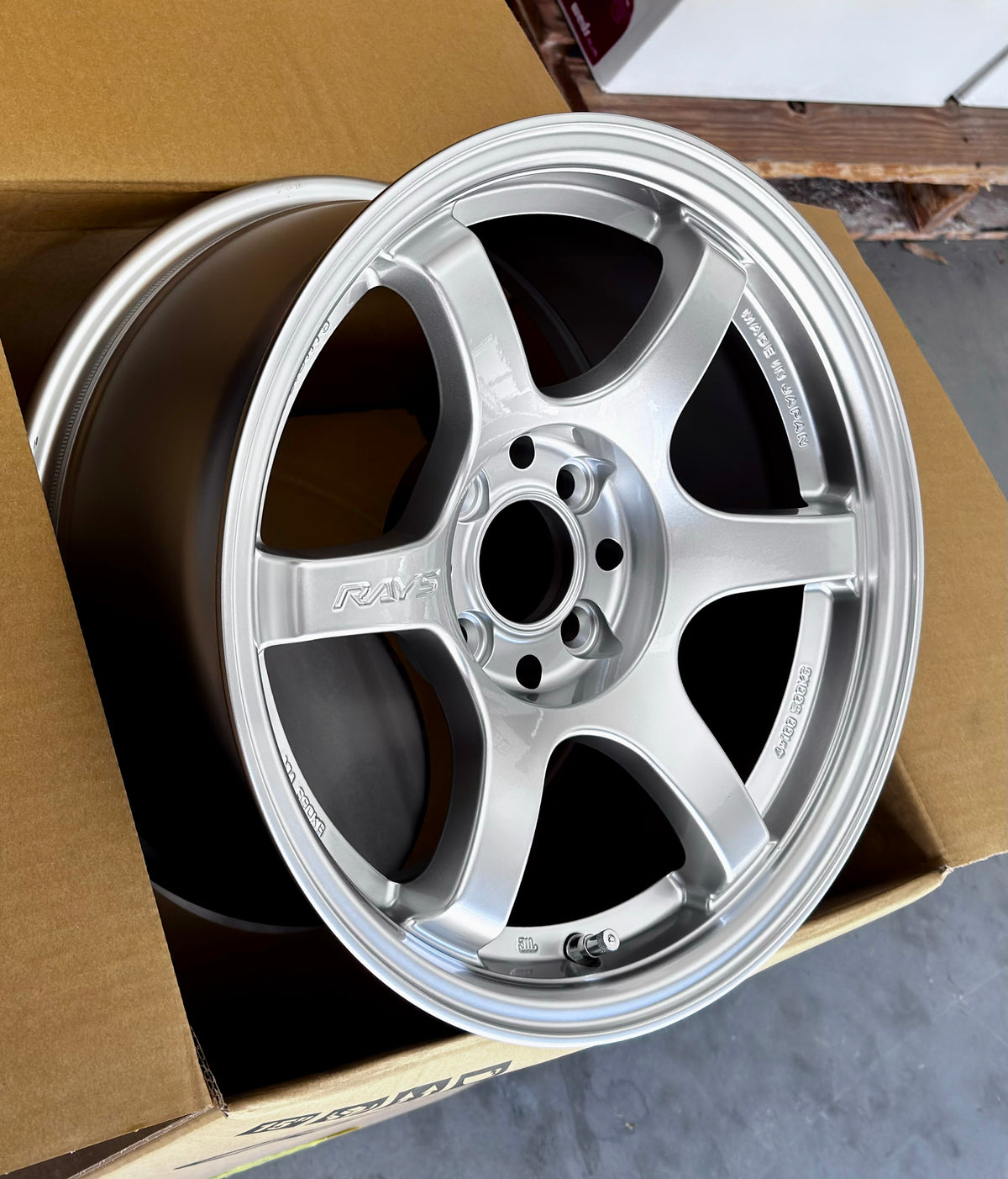 RAYS 57DR SUNLIGHT SILVER 15x8 +28 4-100