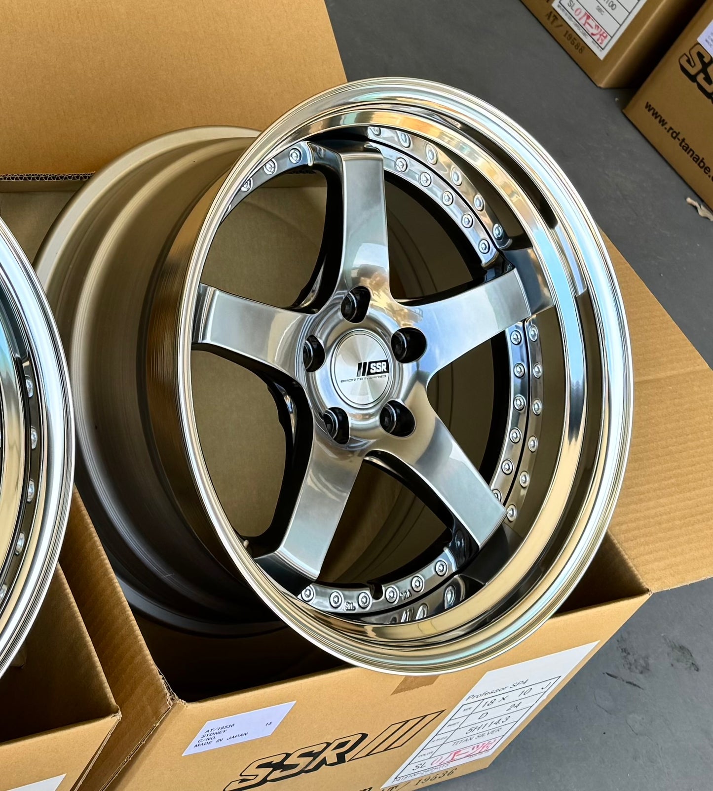 SSR SP4 TITAN SILVER 18x9 +16 MD | 18x10 +24 SL 5-114.3 STAGGERED